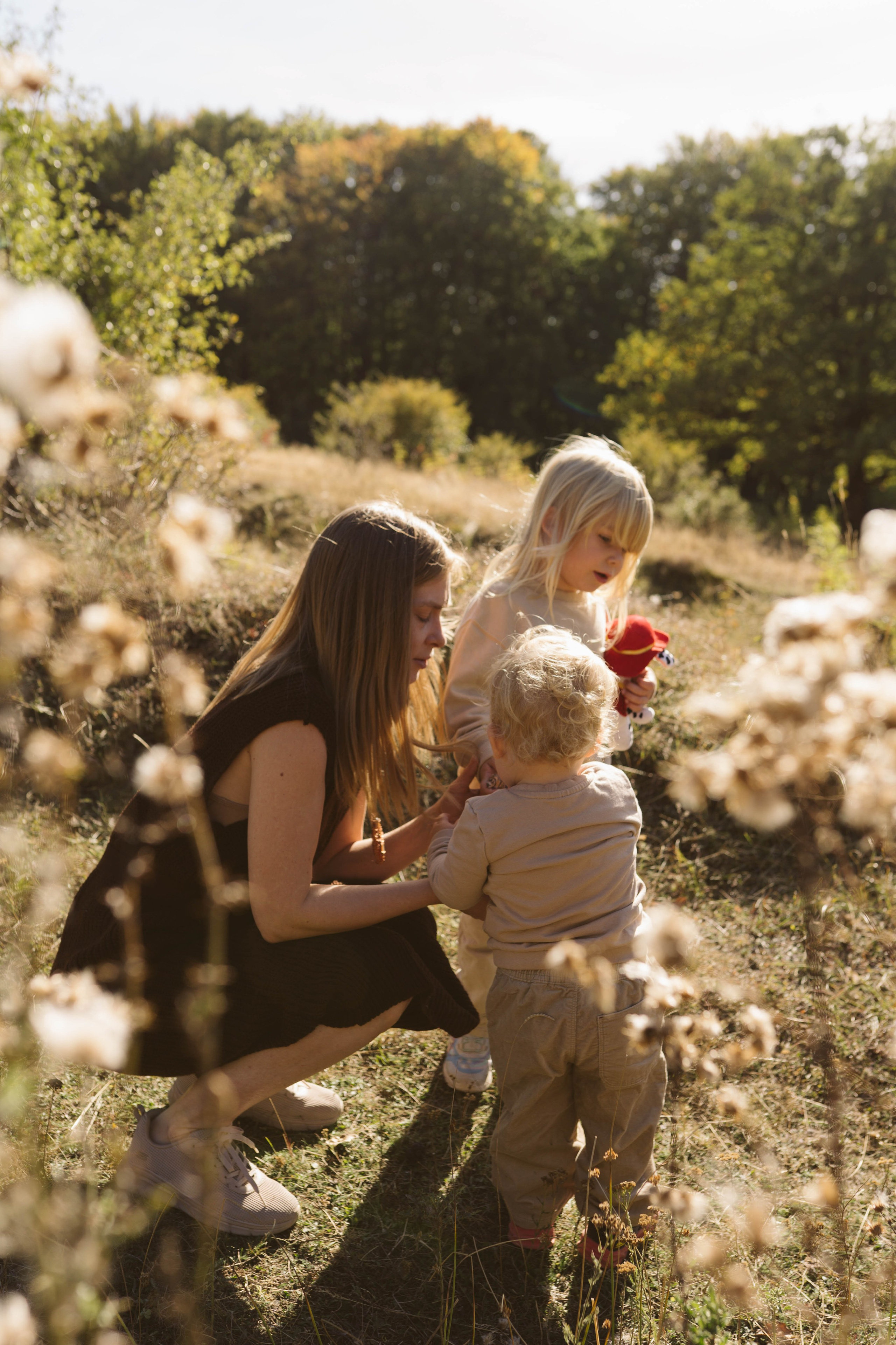 Poveste Toamna Colorata sesiune foto in natura toamna. Madalina Beda- Artist vizual, fotograf, doula la nastere, consultant babywearing Brasov si in toata tara