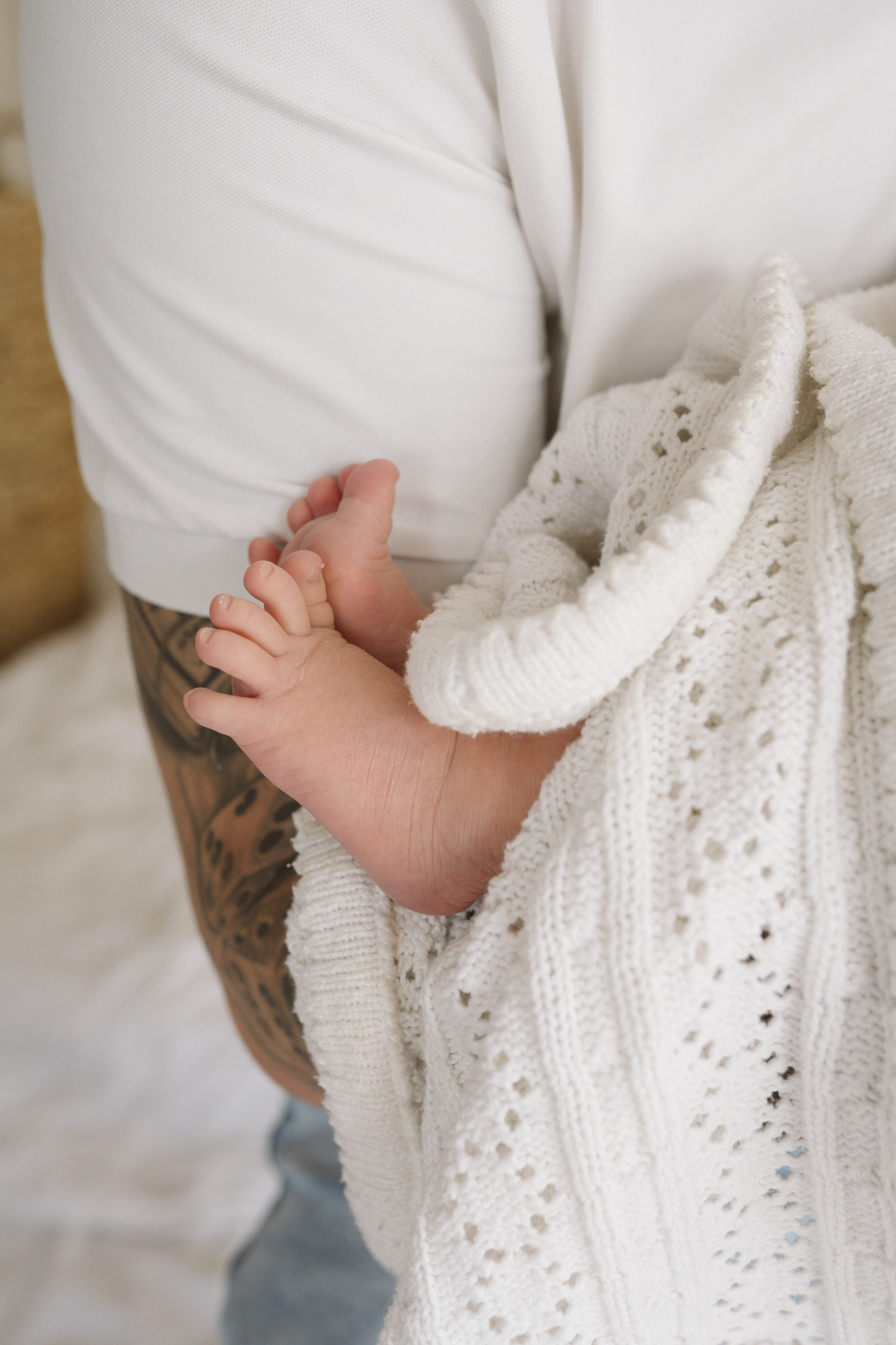 Inspira sesiune foto nou-nascut. Madalina Beda- Artist vizual, fotograf, doula la nastere, consultant babywearing Brasov si in toata tara