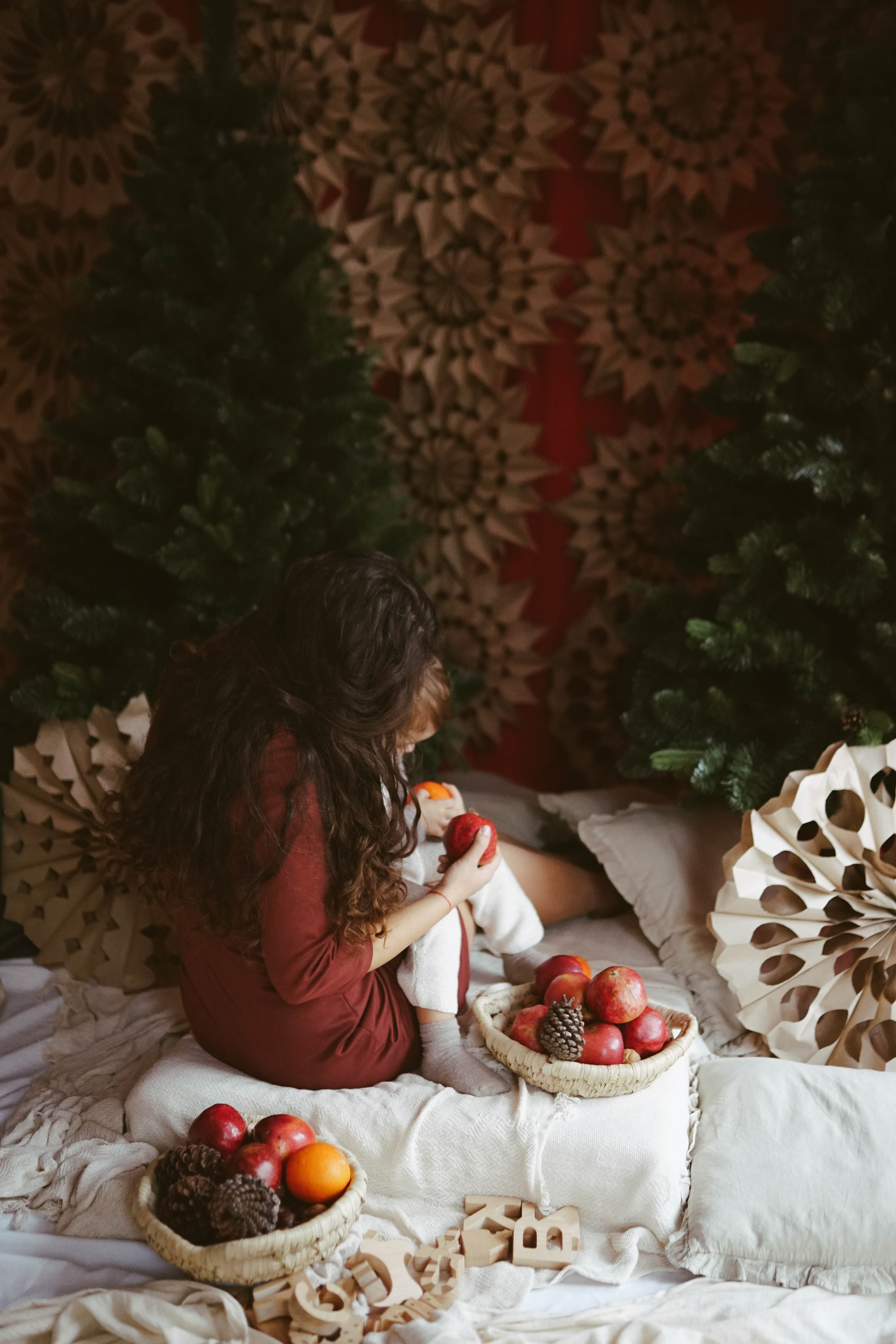 Poveste de Iarna Sesiune foto. Madalina Beda- Artist vizual, fotograf, doula la nastere, consultant babywearing Brasov si in toata tara