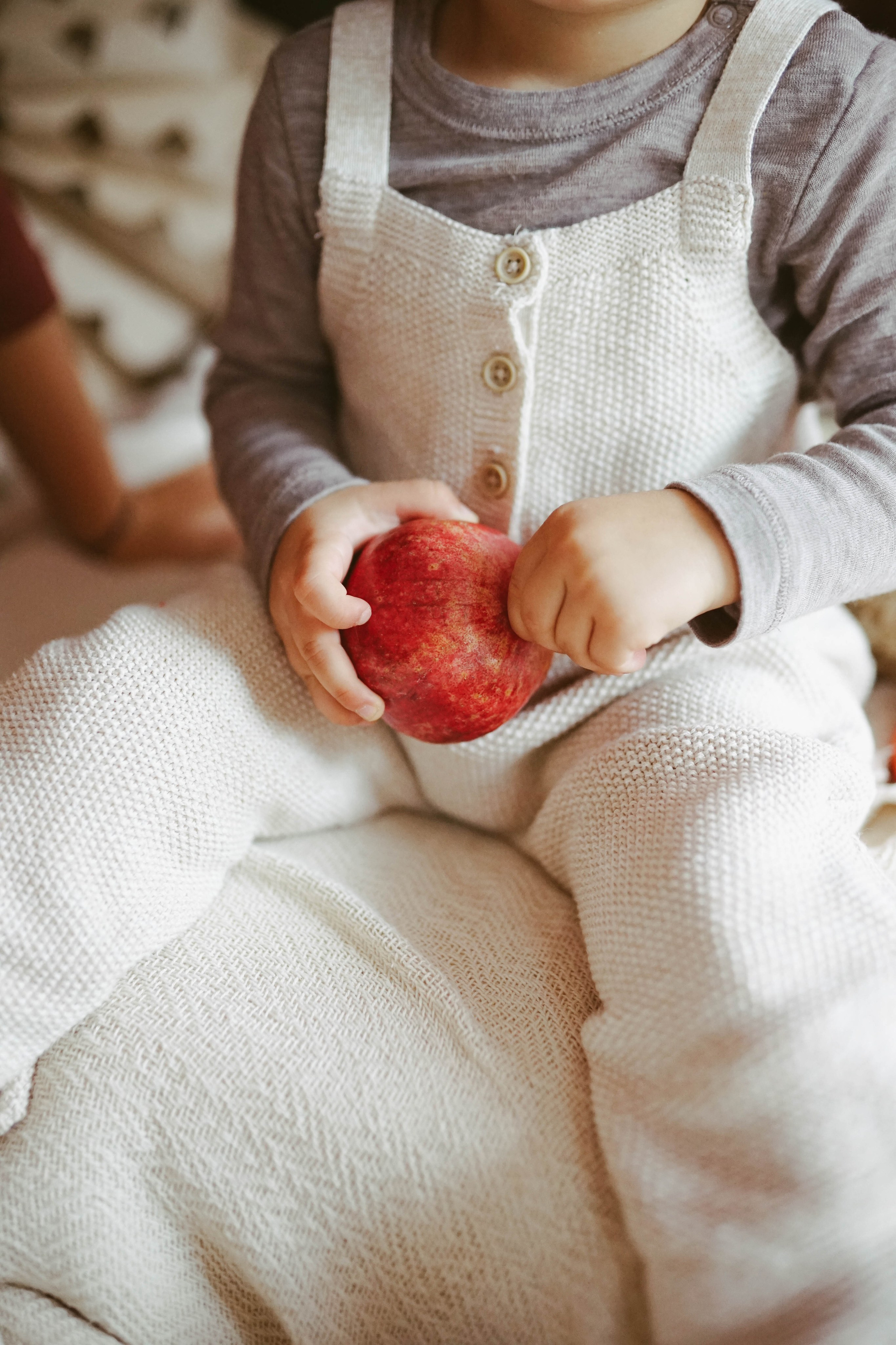 Poveste de Iarna Sesiune foto. Madalina Beda- Artist vizual, fotograf, doula la nastere, consultant babywearing Brasov si in toata tara