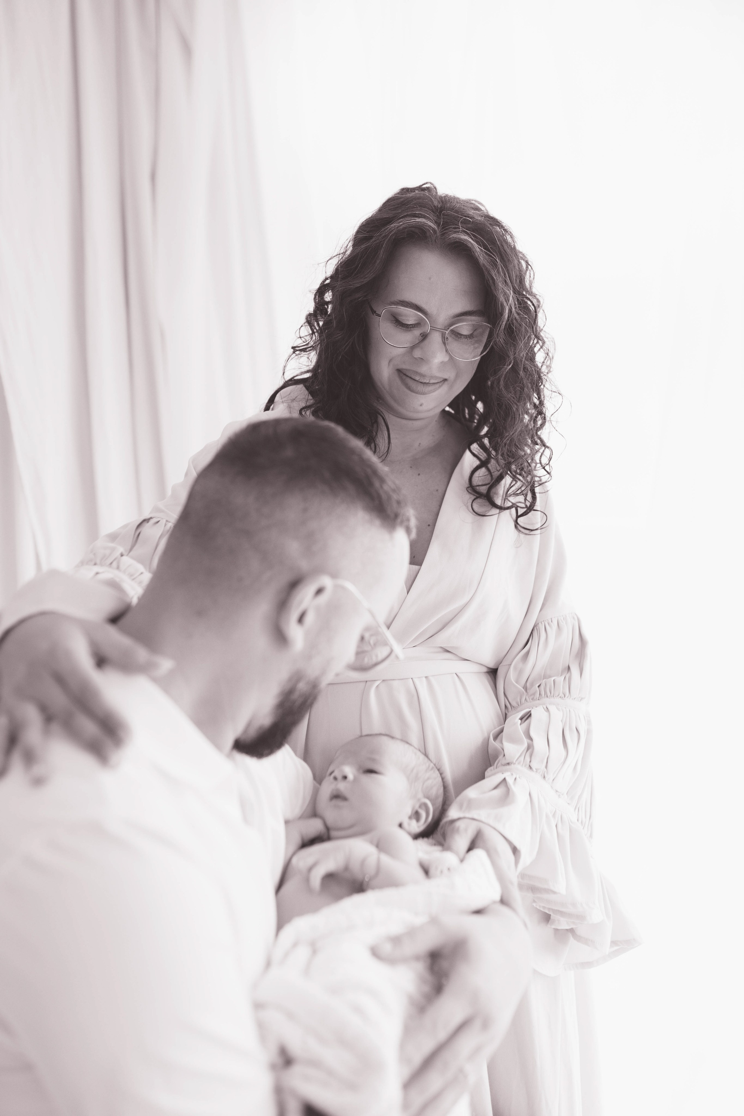 Inspira sesiune foto nou-nascut. Madalina Beda- Artist vizual, fotograf, doula la nastere, consultant babywearing Brasov si in toata tara