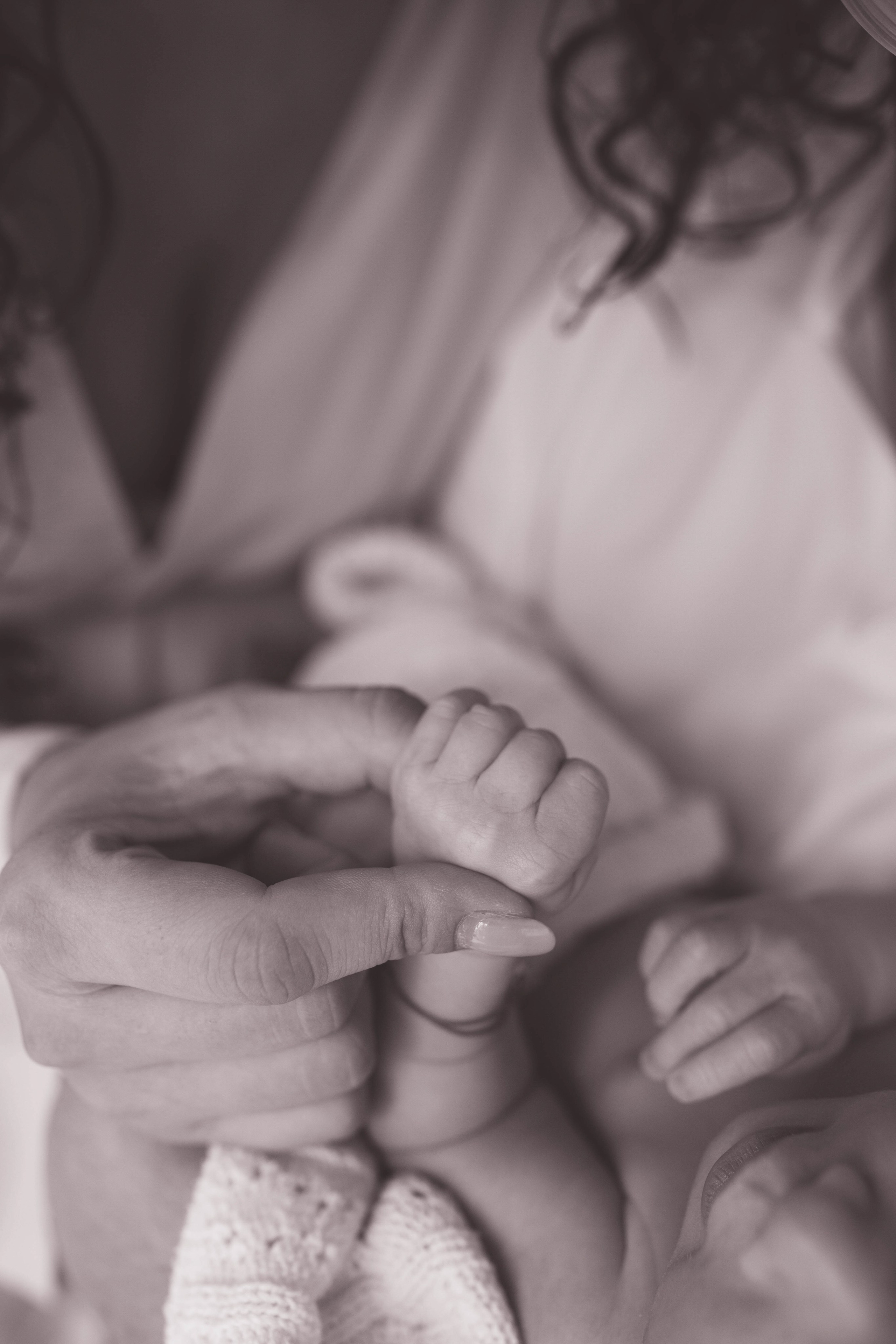 Inspira sesiune foto nou-nascut. Madalina Beda- Artist vizual, fotograf, doula la nastere, consultant babywearing Brasov si in toata tara