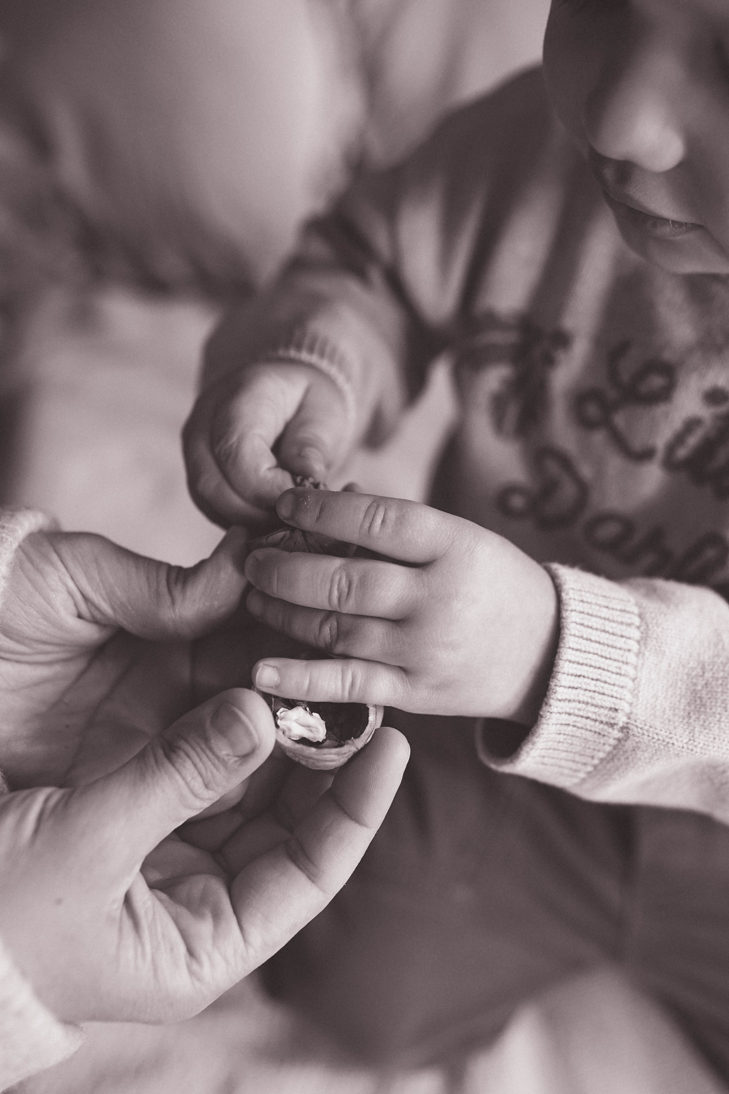 Poveste de Iarna Sesiune foto. Madalina Beda- Artist vizual, fotograf, doula la nastere, consultant babywearing Brasov si in toata tara