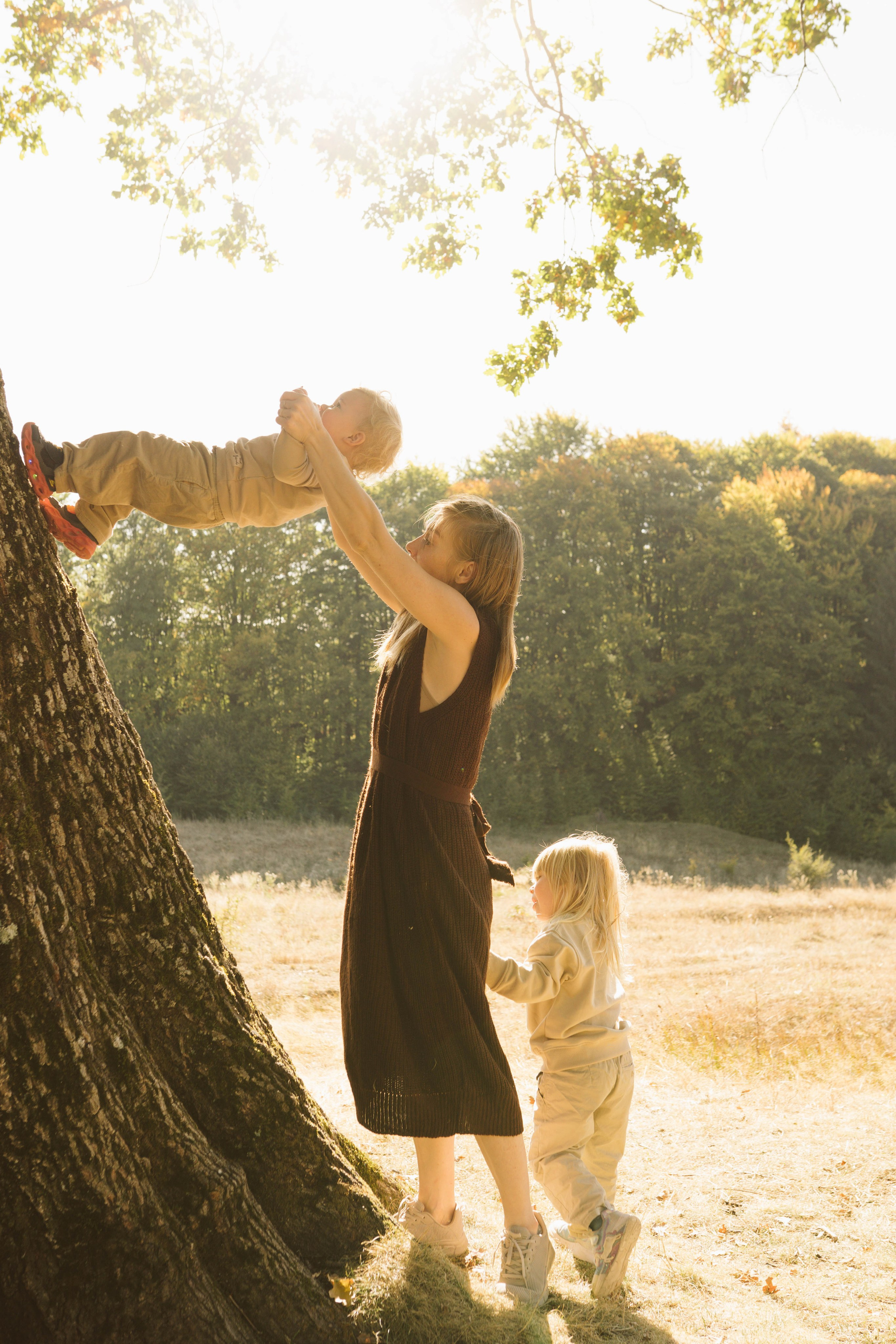 Poveste Toamna Colorata sesiune foto in natura toamna. Madalina Beda- Artist vizual, fotograf, doula la nastere, consultant babywearing Brasov si in toata tara