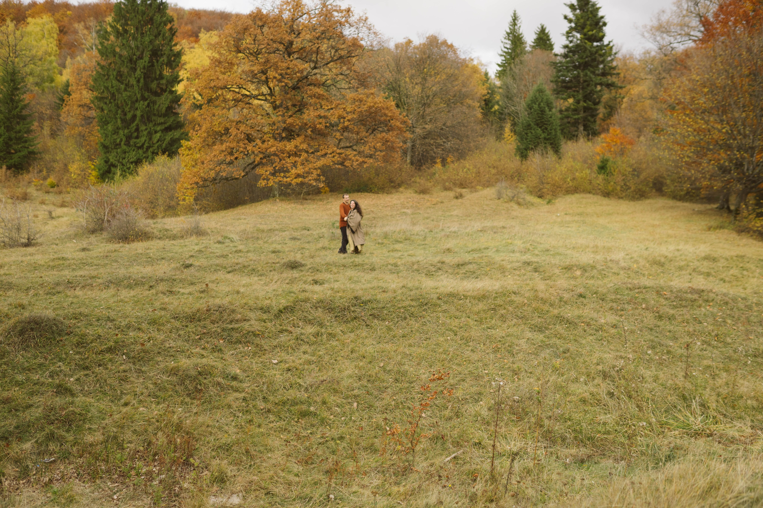 Poveste Toamna Colorata sesiune foto in natura toamna. Madalina Beda- Artist vizual, fotograf, doula la nastere, consultant babywearing Brasov si in toata tara