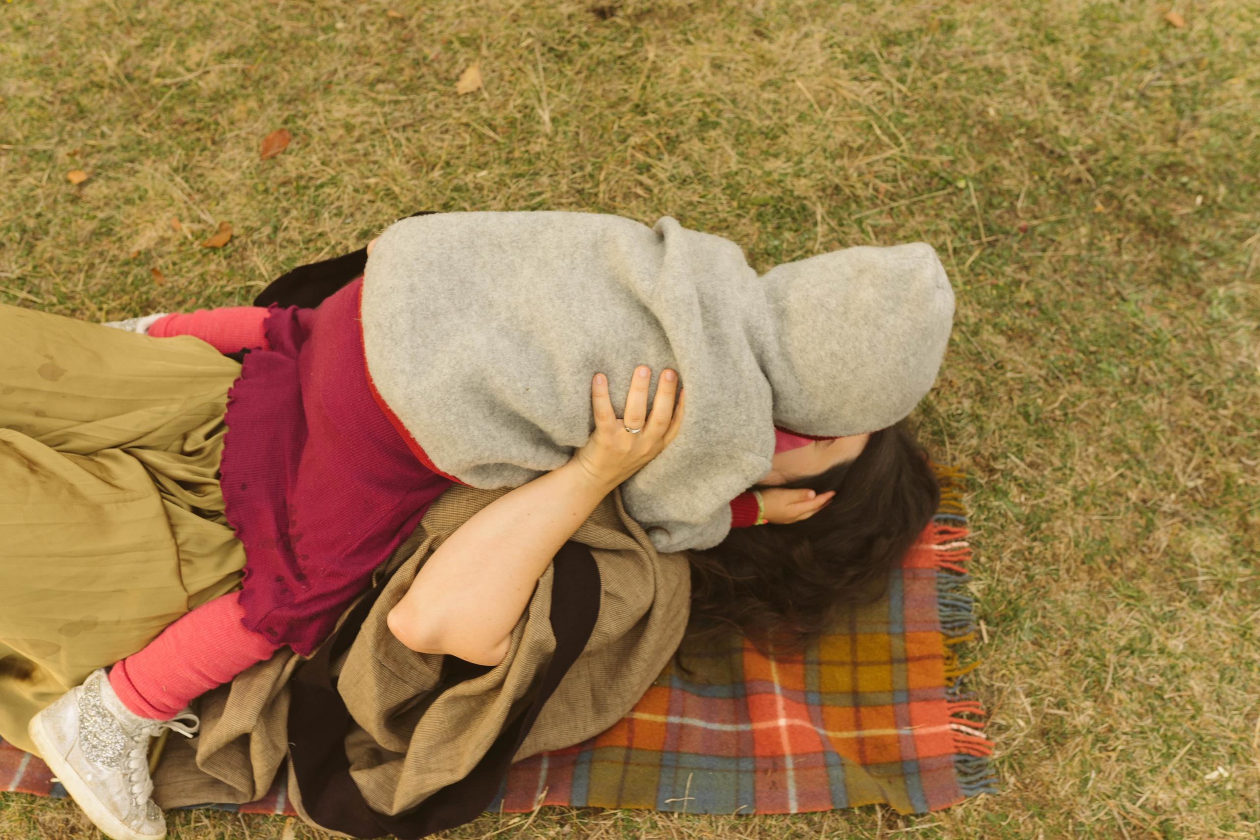 Poveste Toamna Colorata sesiune foto in natura toamna. Madalina Beda- Artist vizual, fotograf, doula la nastere, consultant babywearing Brasov si in toata tara