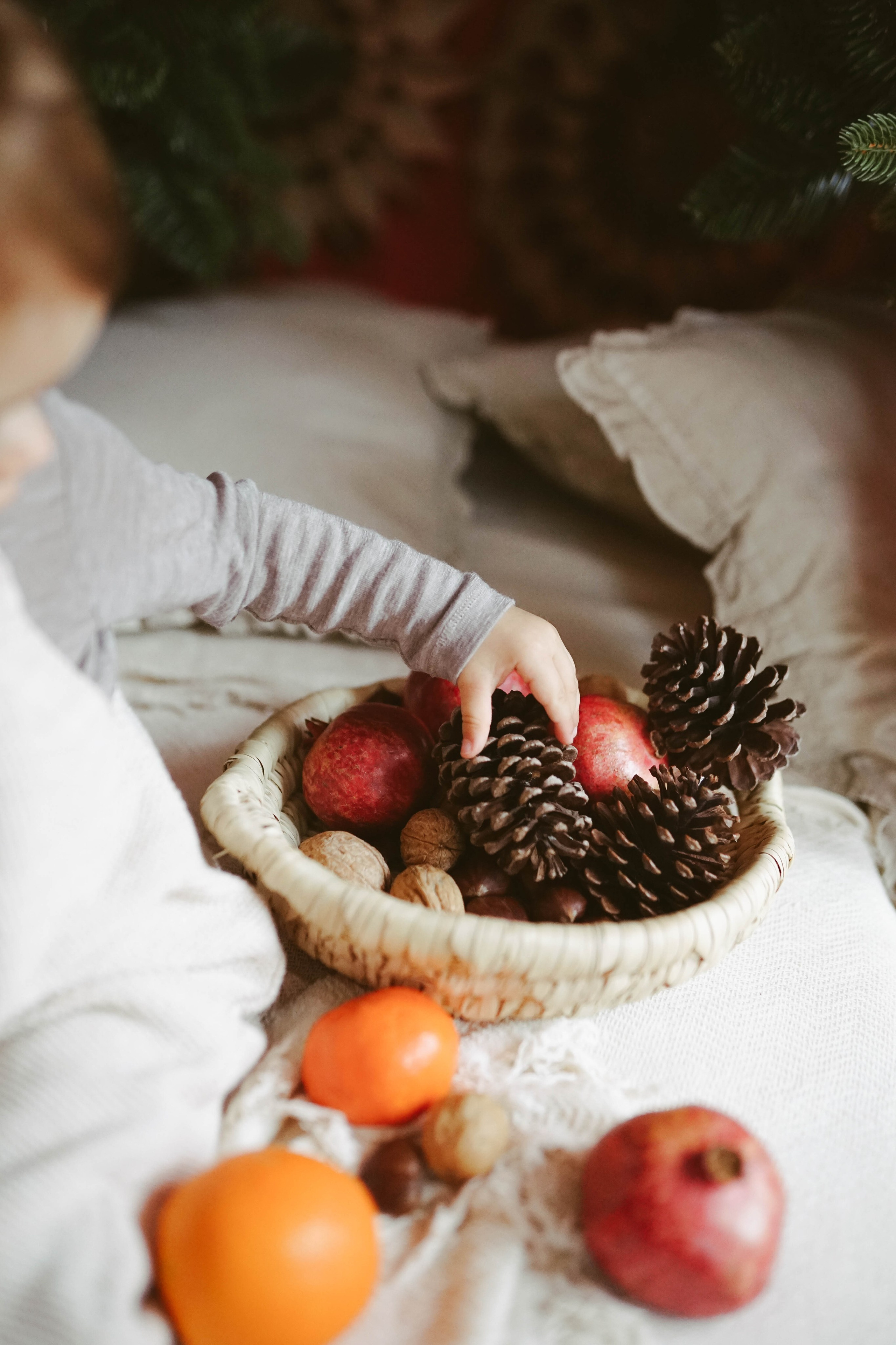 Poveste de Iarna Sesiune foto. Madalina Beda- Artist vizual, fotograf, doula la nastere, consultant babywearing Brasov si in toata tara