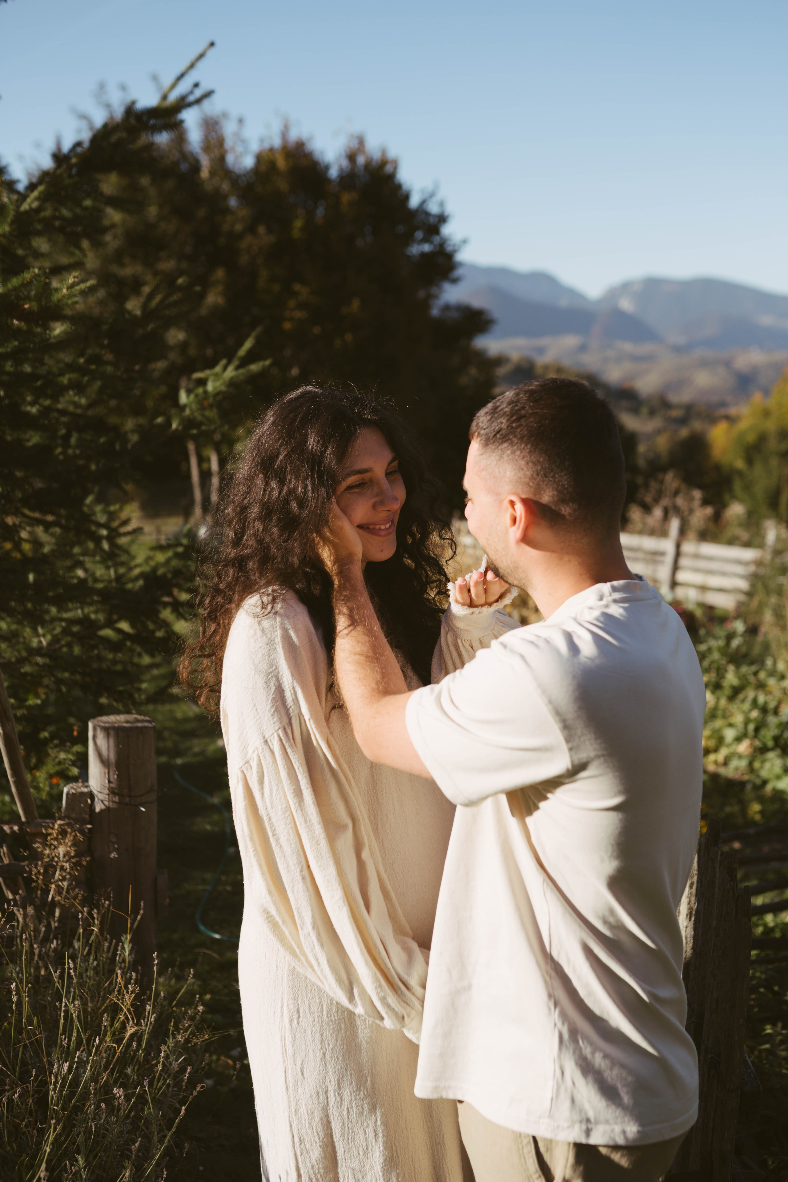 Poveste Toamna Colorata sesiune foto in natura toamna. Madalina Beda- Artist vizual, fotograf, doula la nastere, consultant babywearing Brasov si in toata tara