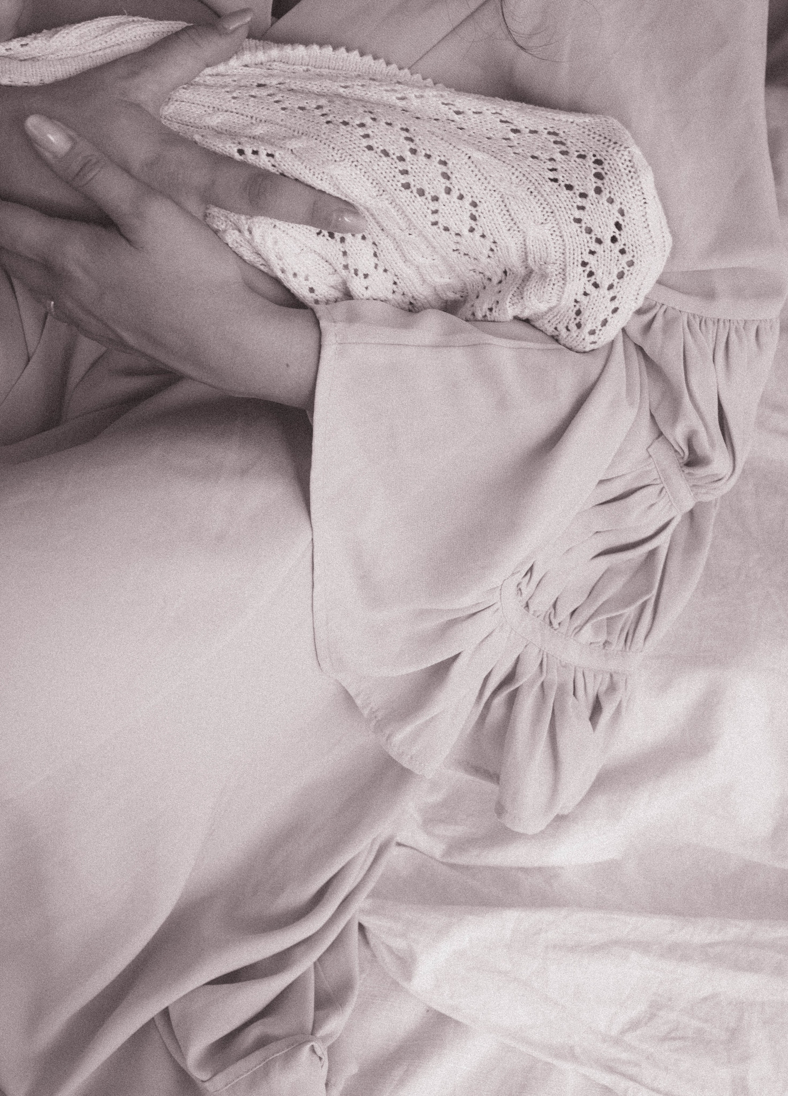 Inspira sesiune foto nou-nascut. Madalina Beda- Artist vizual, fotograf, doula la nastere, consultant babywearing Brasov si in toata tara