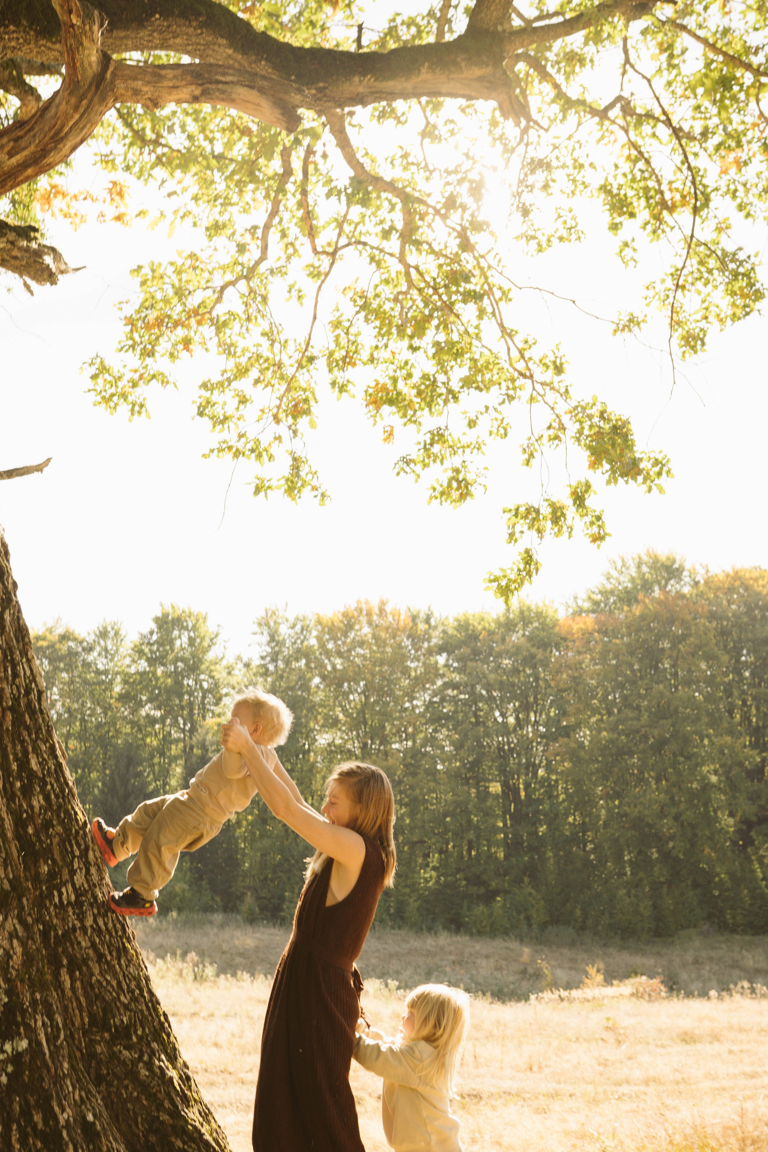 Poveste Toamna Colorata sesiune foto in natura toamna. Madalina Beda- Artist vizual, fotograf, doula la nastere, consultant babywearing Brasov si in toata tara
