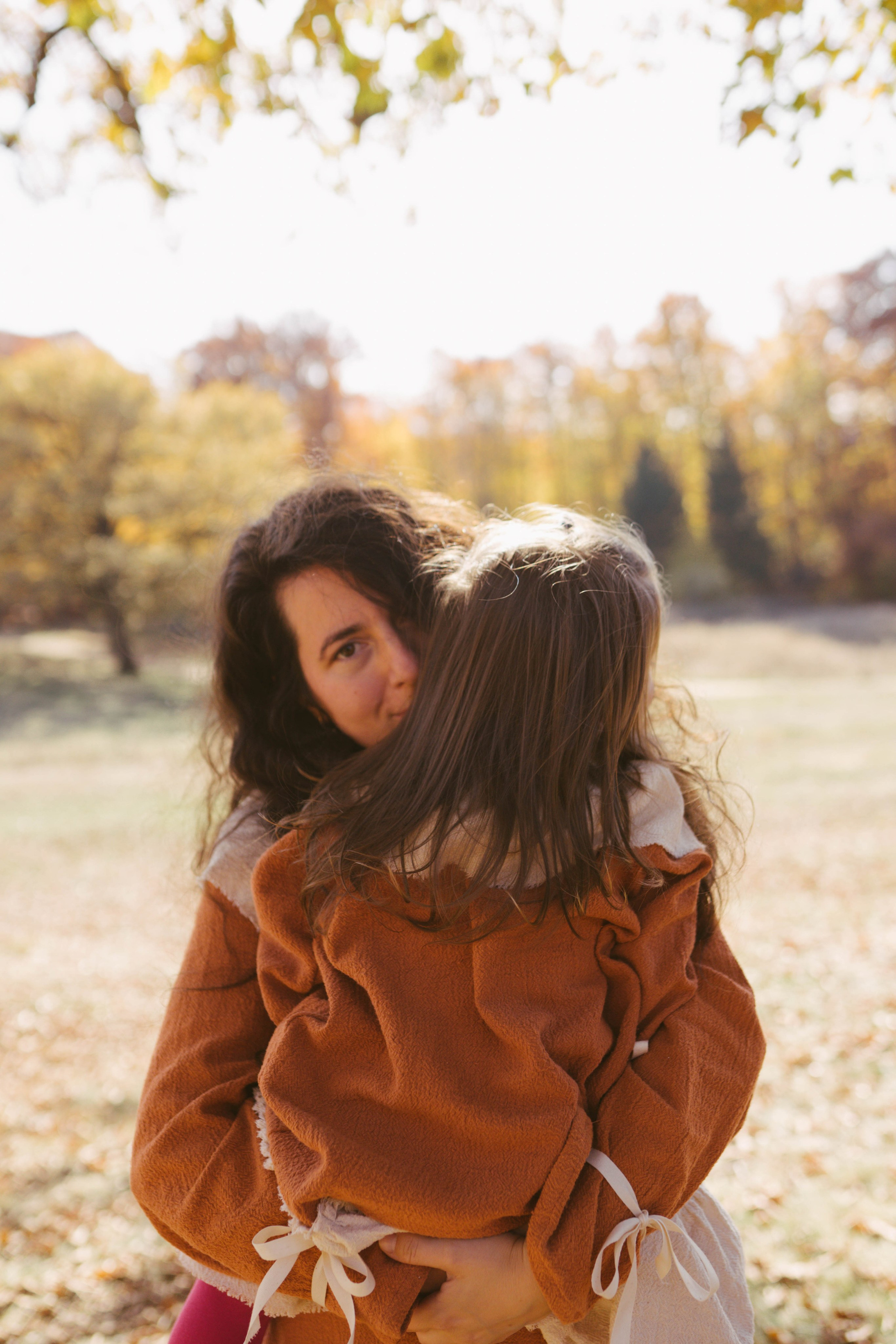 Poveste Toamna Colorata sesiune foto in natura toamna. Madalina Beda- Artist vizual, fotograf, doula la nastere, consultant babywearing Brasov si in toata tara