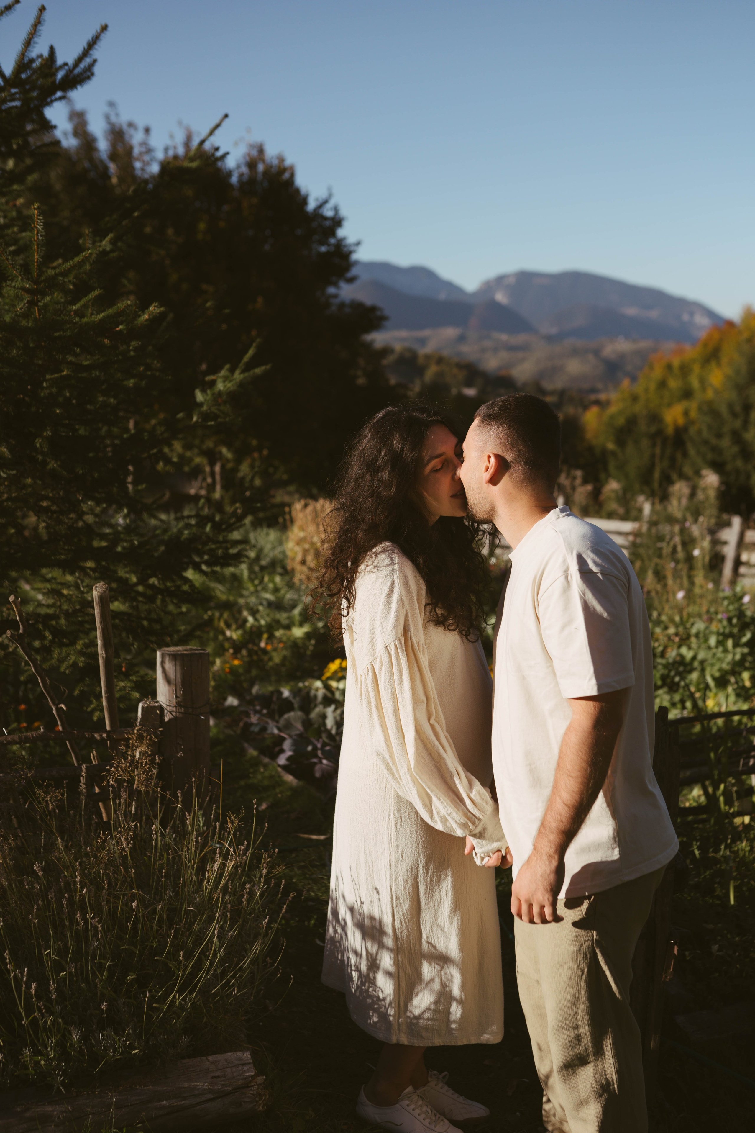 Poveste Toamna Colorata sesiune foto in natura toamna. Madalina Beda- Artist vizual, fotograf, doula la nastere, consultant babywearing Brasov si in toata tara