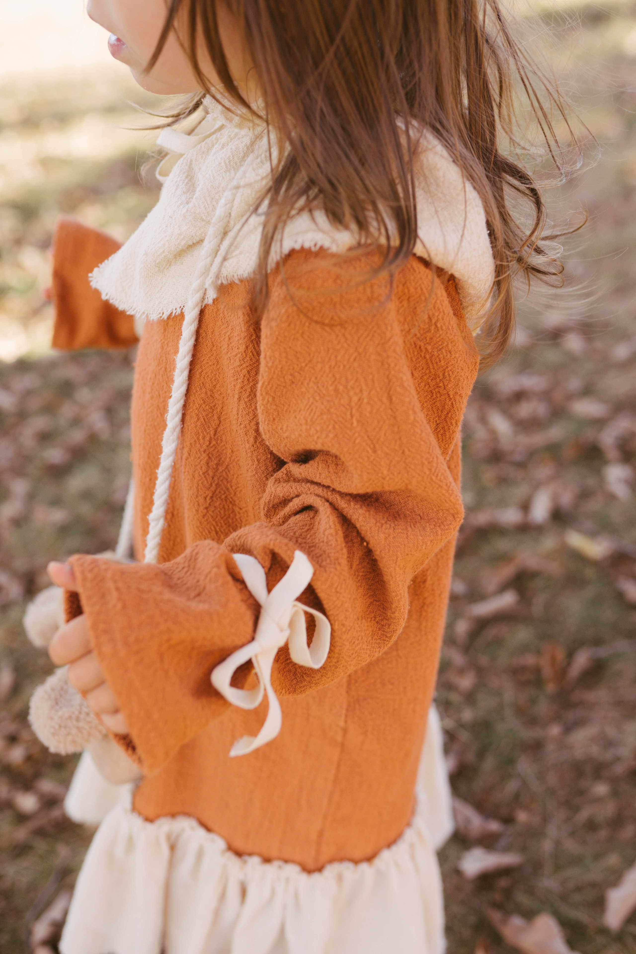 Poveste Toamna Colorata sesiune foto in natura toamna. Madalina Beda- Artist vizual, fotograf, doula la nastere, consultant babywearing Brasov si in toata tara