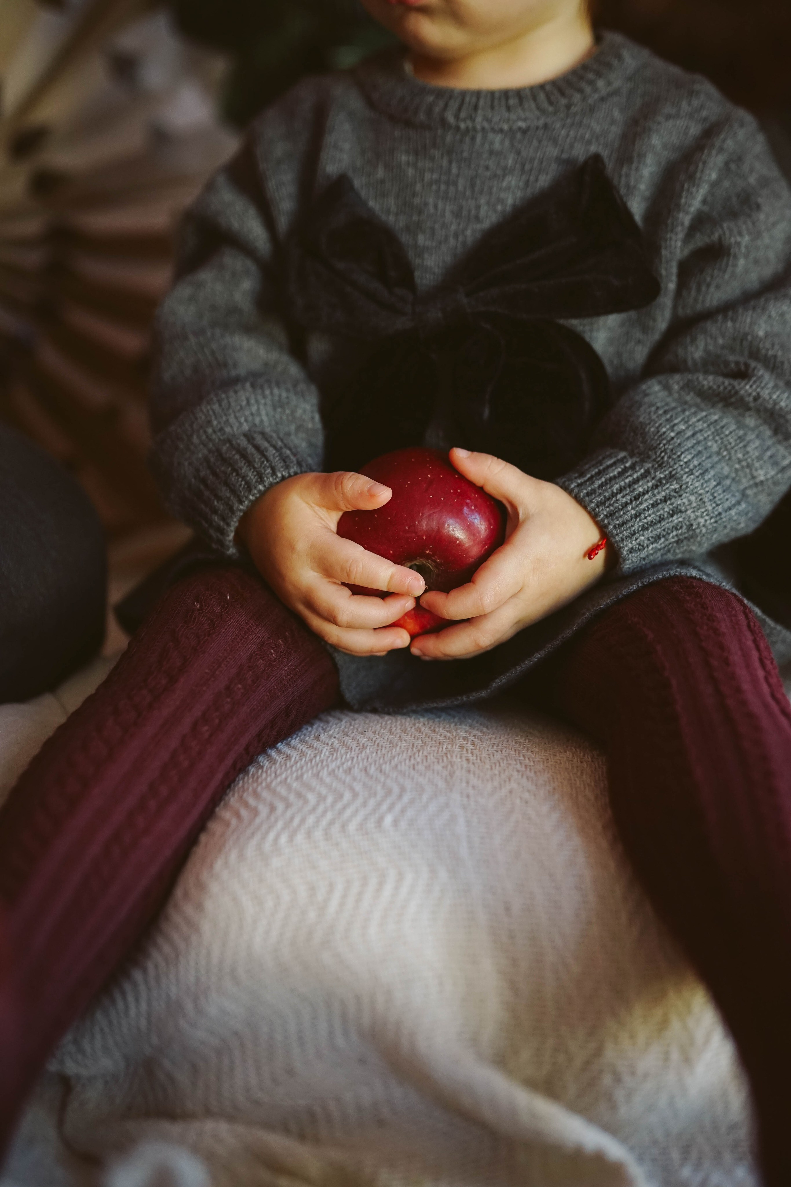 Poveste de Iarna Sesiune foto. Madalina Beda- Artist vizual, fotograf, doula la nastere, consultant babywearing Brasov si in toata tara