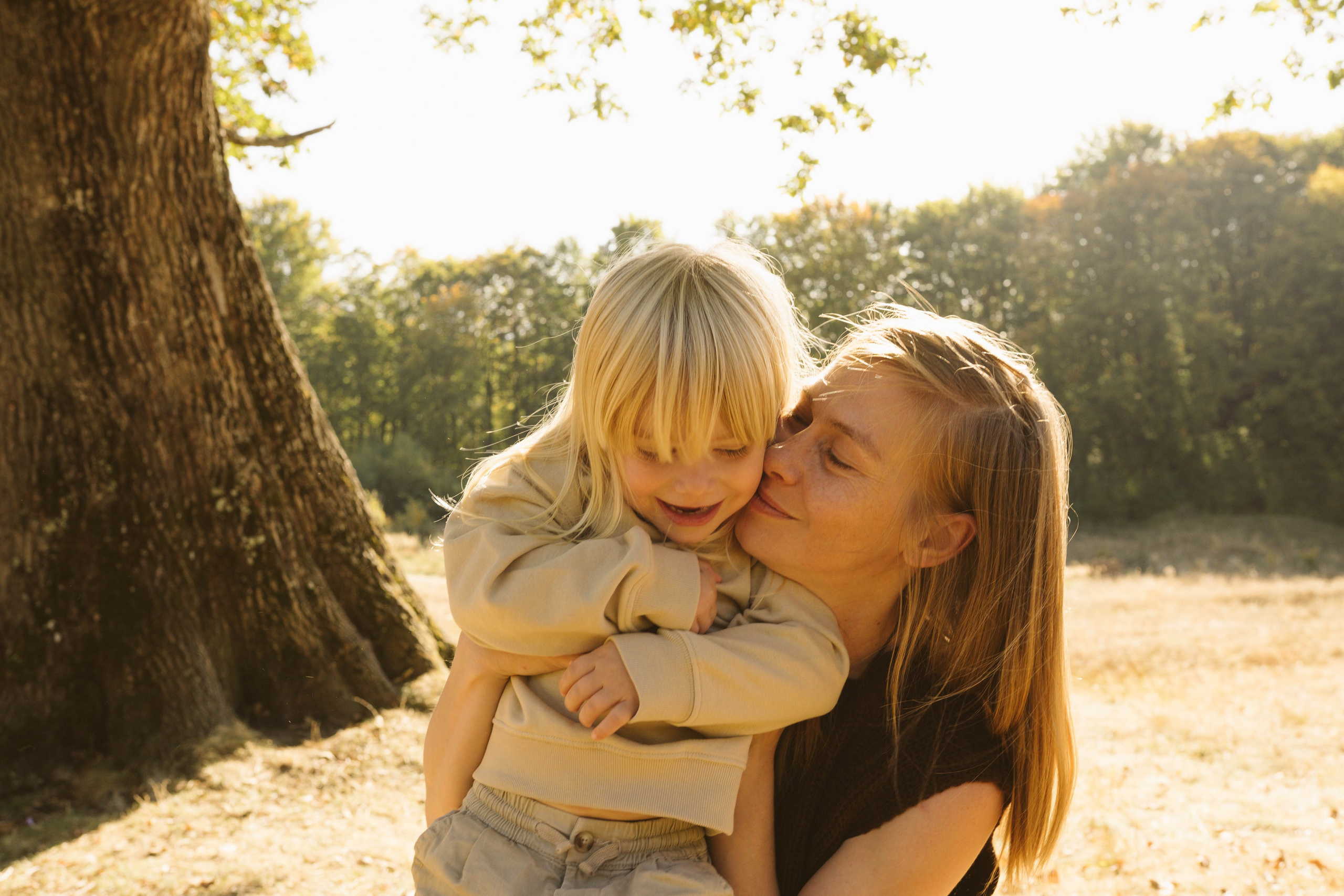 Poveste Toamna Colorata sesiune foto in natura toamna. Madalina Beda- Artist vizual, fotograf, doula la nastere, consultant babywearing Brasov si in toata tara
