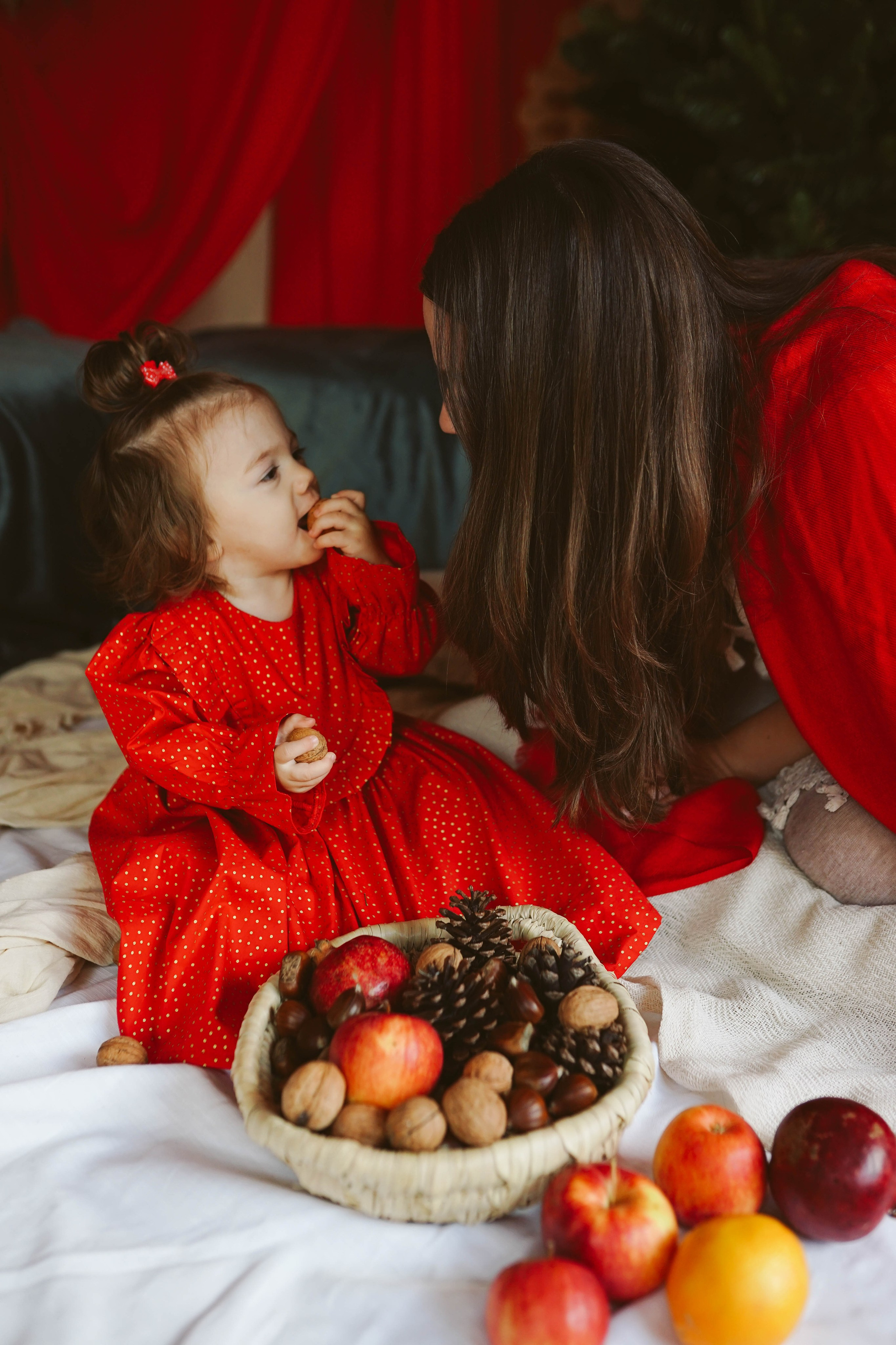 Poveste de Iarna Sesiune foto. Madalina Beda- Artist vizual, fotograf, doula la nastere, consultant babywearing Brasov si in toata tara