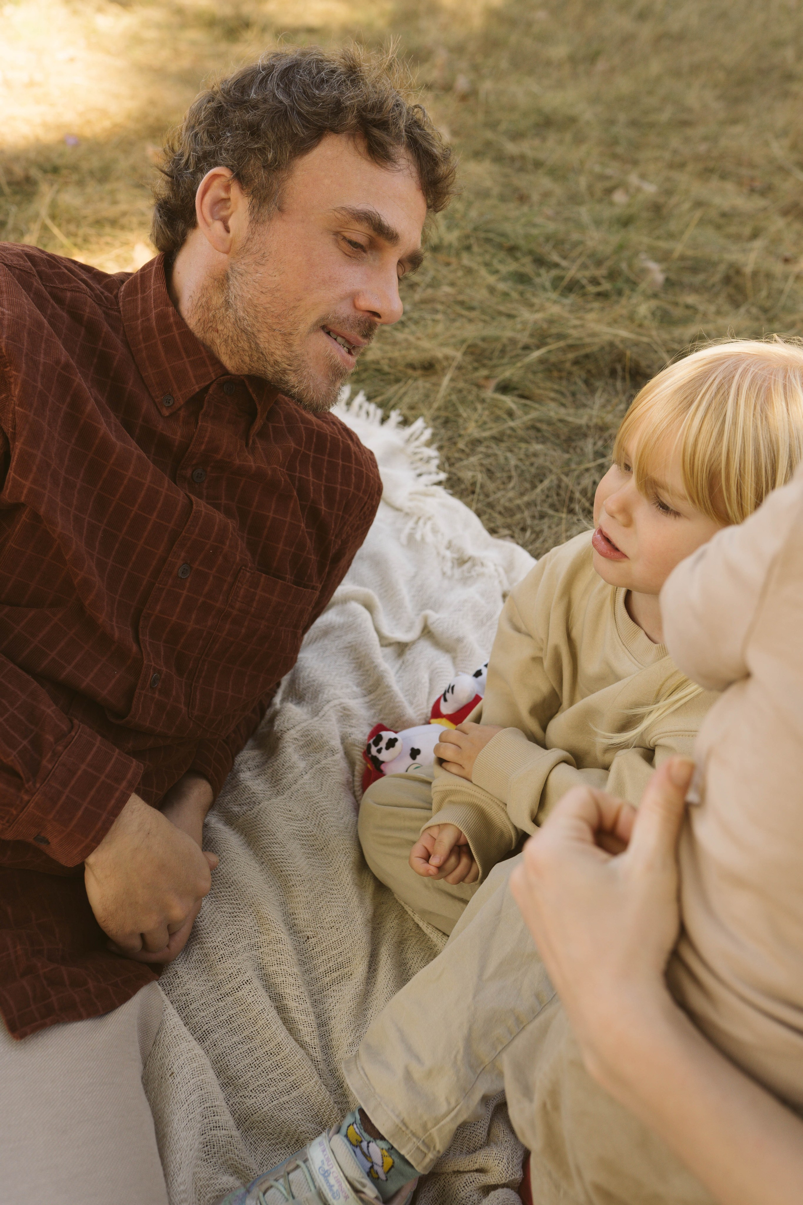 Poveste Toamna Colorata sesiune foto in natura toamna. Madalina Beda- Artist vizual, fotograf, doula la nastere, consultant babywearing Brasov si in toata tara