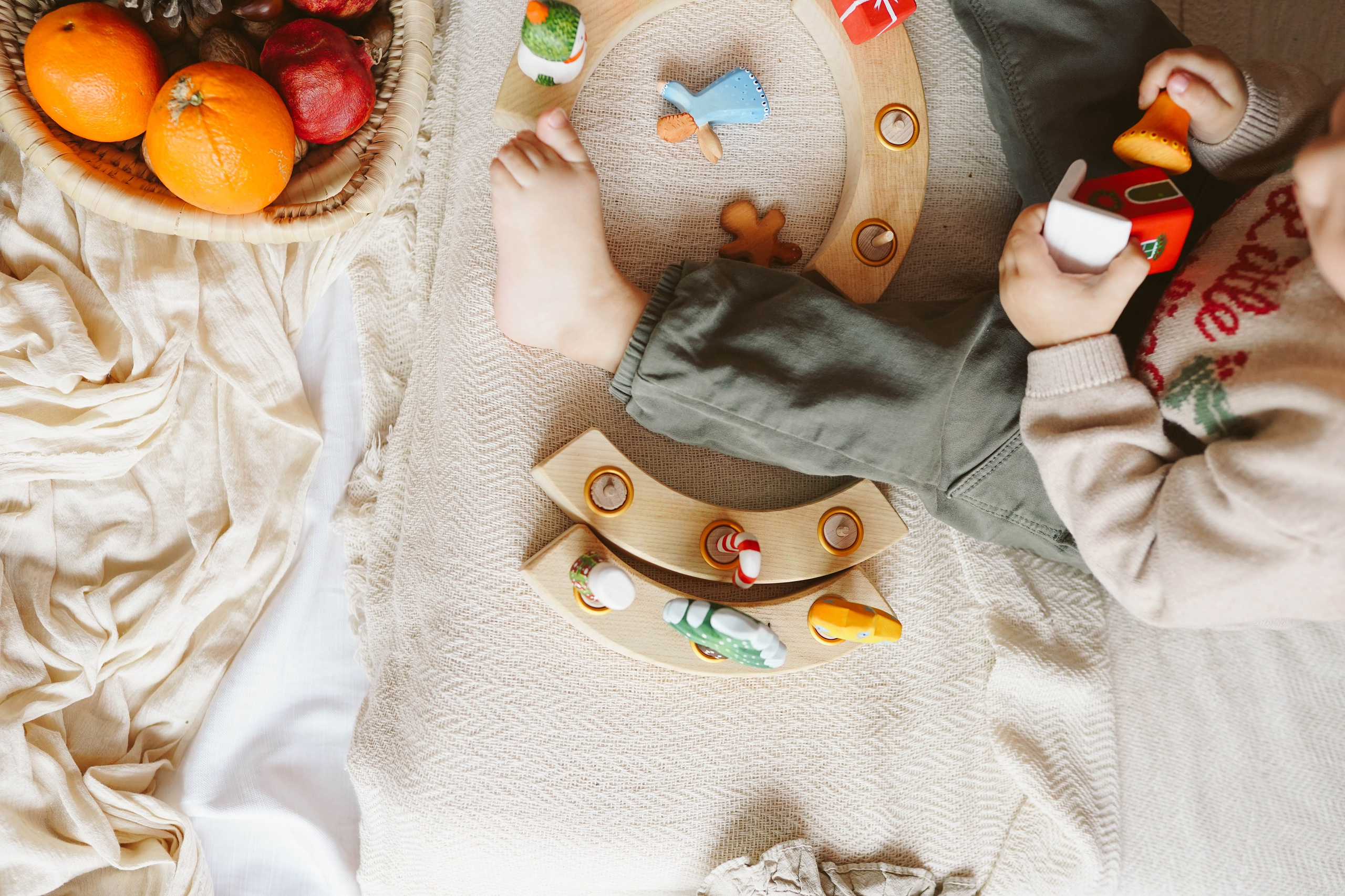 Poveste de Iarna Sesiune foto. Madalina Beda- Artist vizual, fotograf, doula la nastere, consultant babywearing Brasov si in toata tara