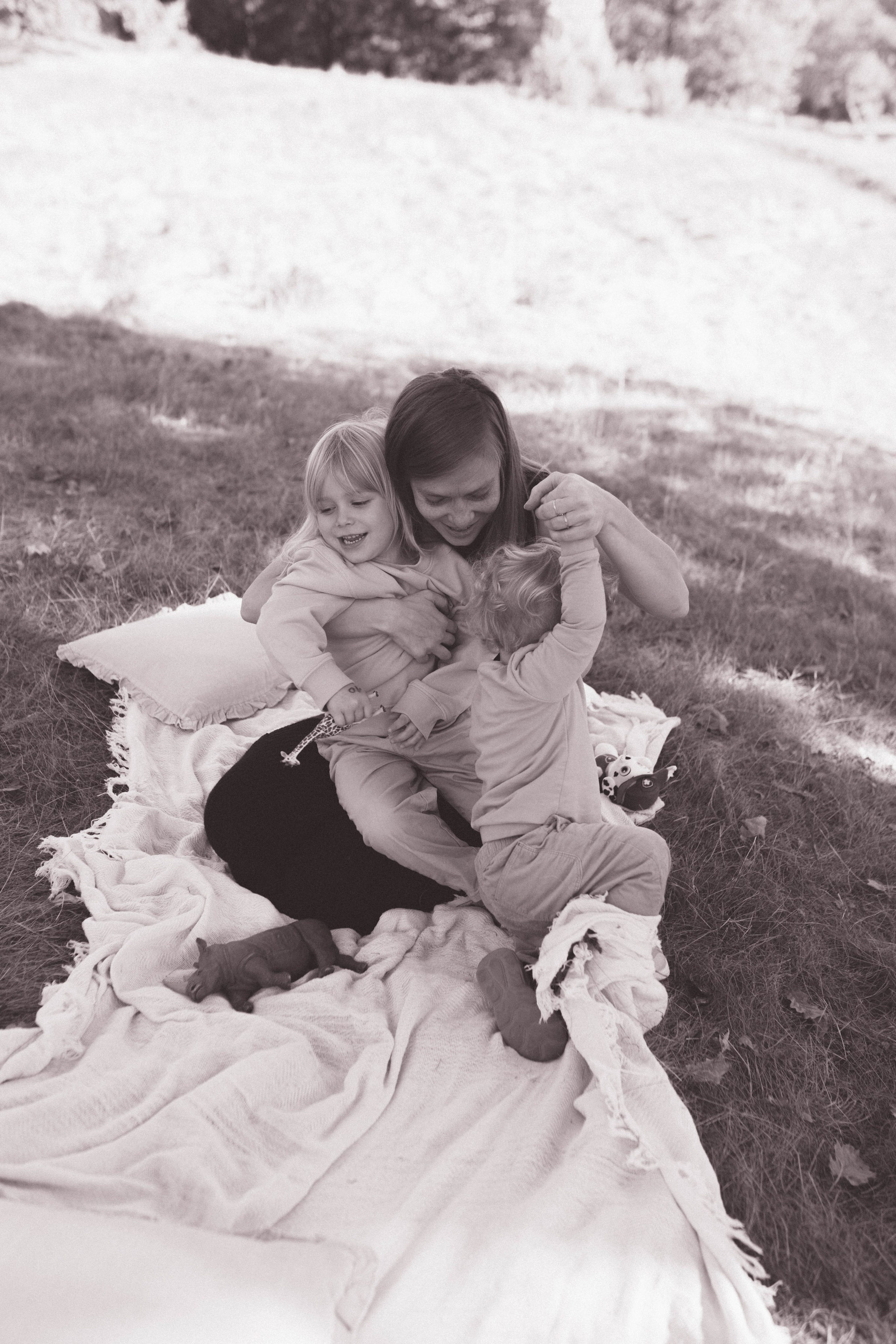 Poveste Toamna Colorata sesiune foto in natura toamna. Madalina Beda- Artist vizual, fotograf, doula la nastere, consultant babywearing Brasov si in toata tara