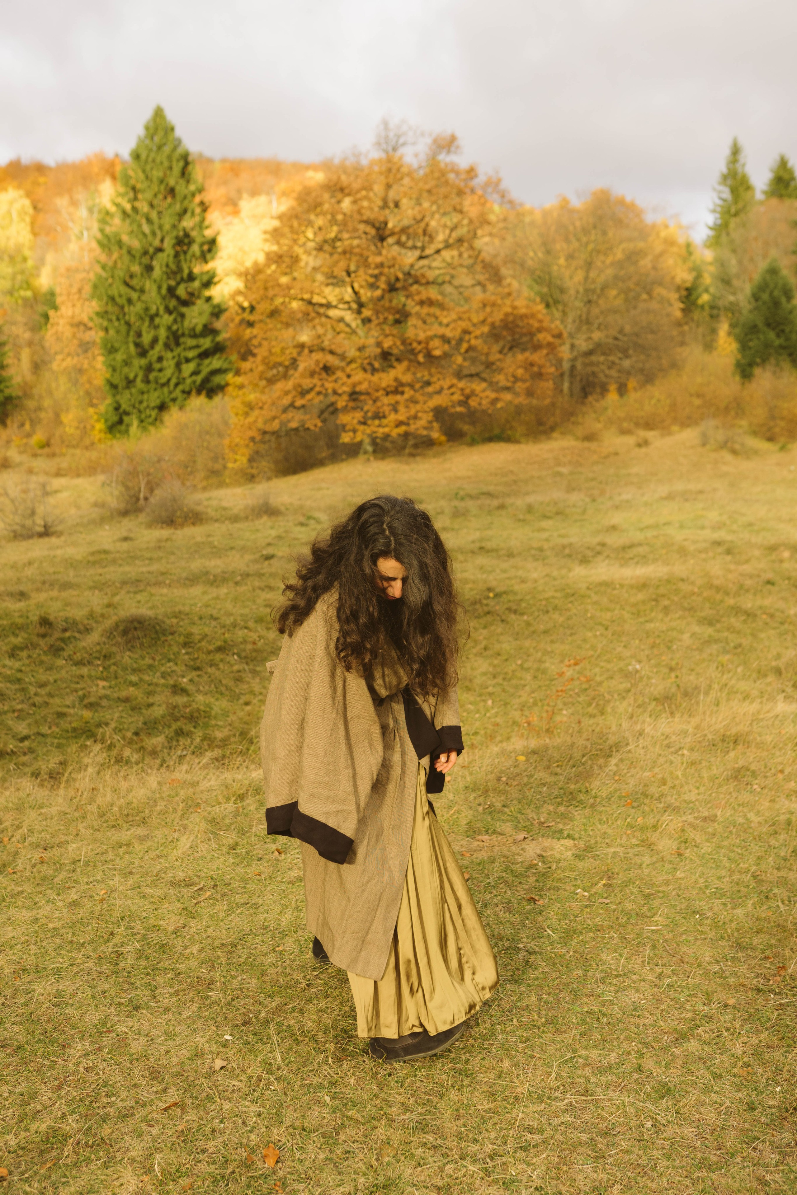 Poveste Toamna Colorata sesiune foto in natura toamna. Madalina Beda- Artist vizual, fotograf, doula la nastere, consultant babywearing Brasov si in toata tara