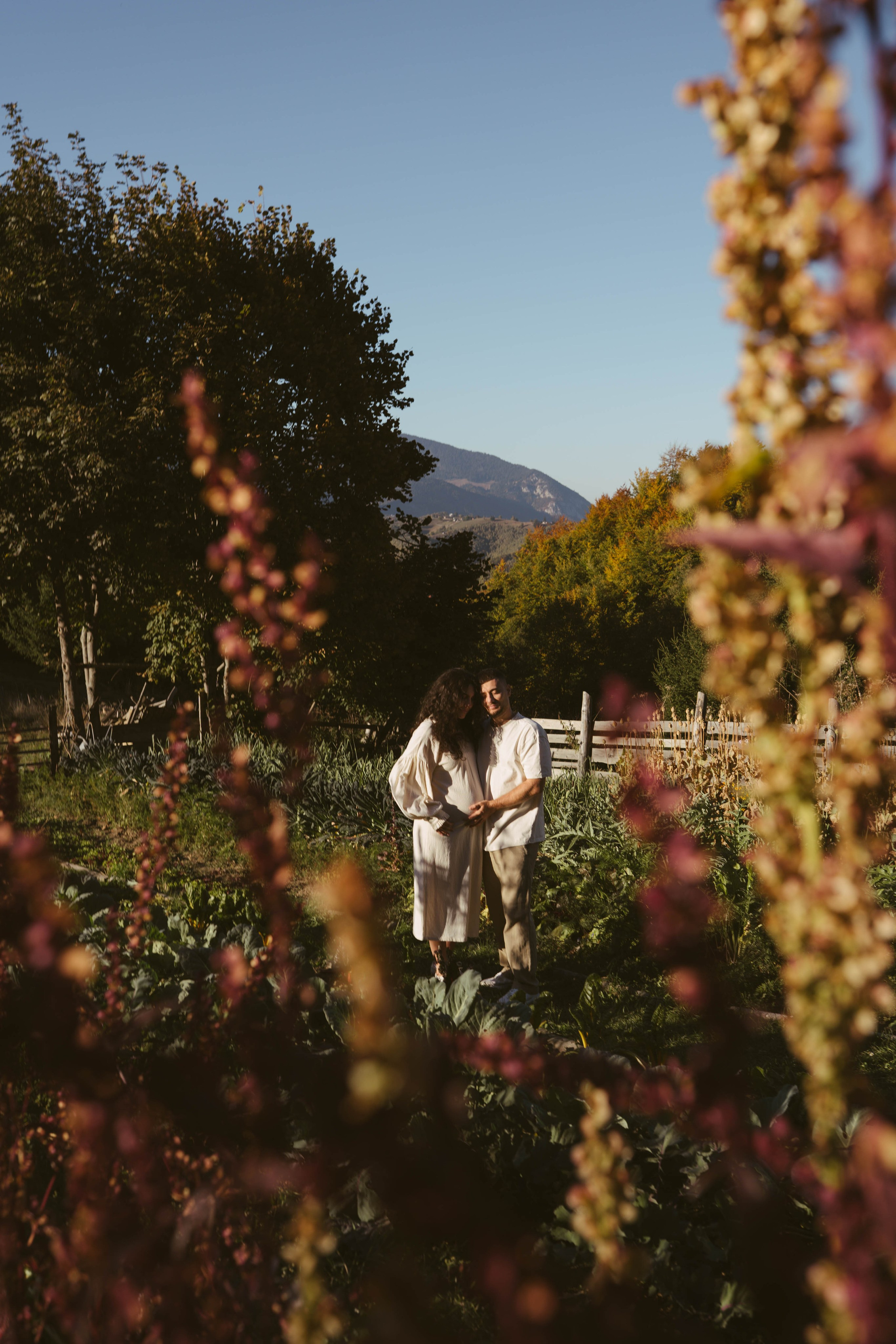 Poveste Toamna Colorata sesiune foto in natura toamna. Madalina Beda- Artist vizual, fotograf, doula la nastere, consultant babywearing Brasov si in toata tara