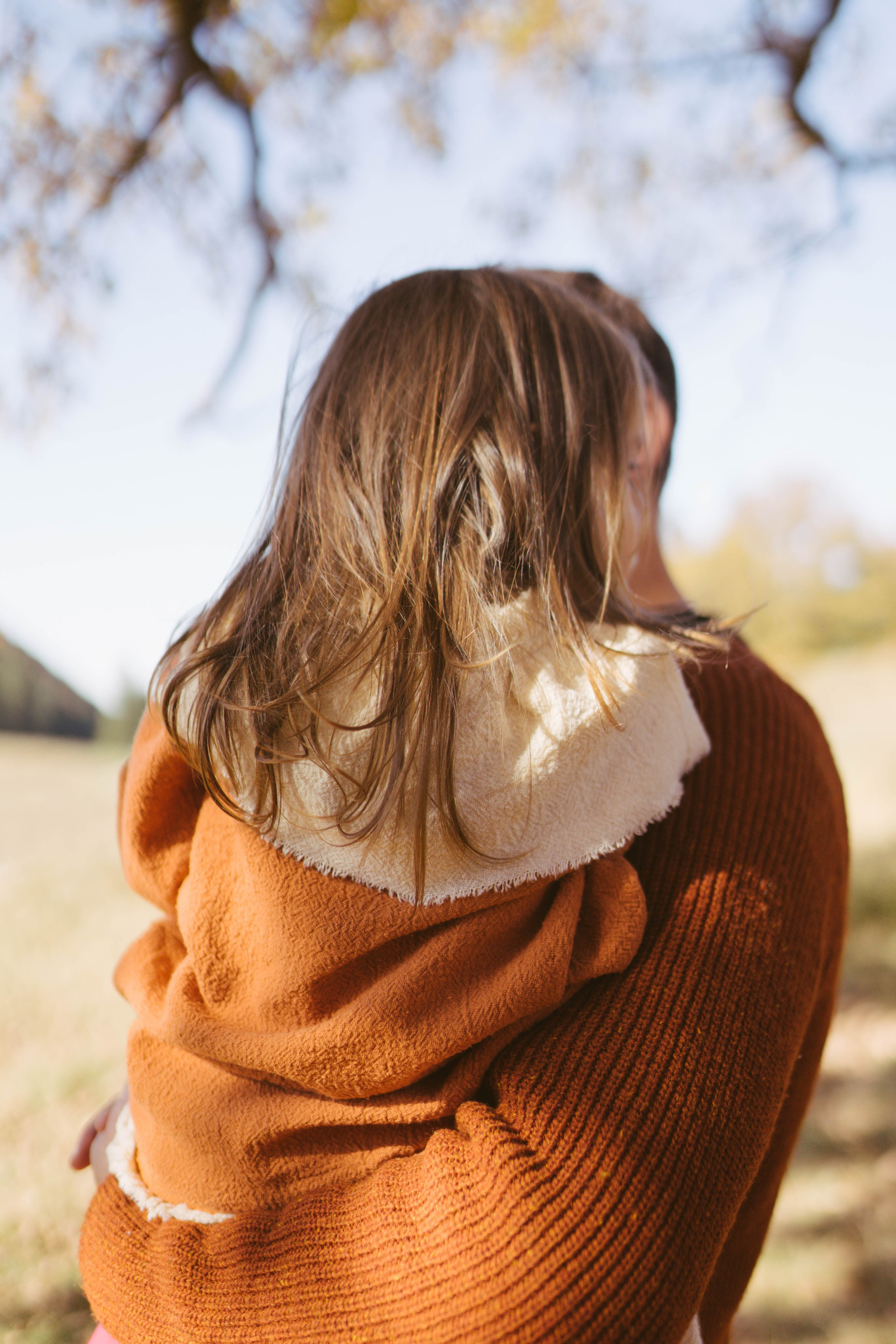 Poveste Toamna Colorata sesiune foto in natura toamna. Madalina Beda- Artist vizual, fotograf, doula la nastere, consultant babywearing Brasov si in toata tara