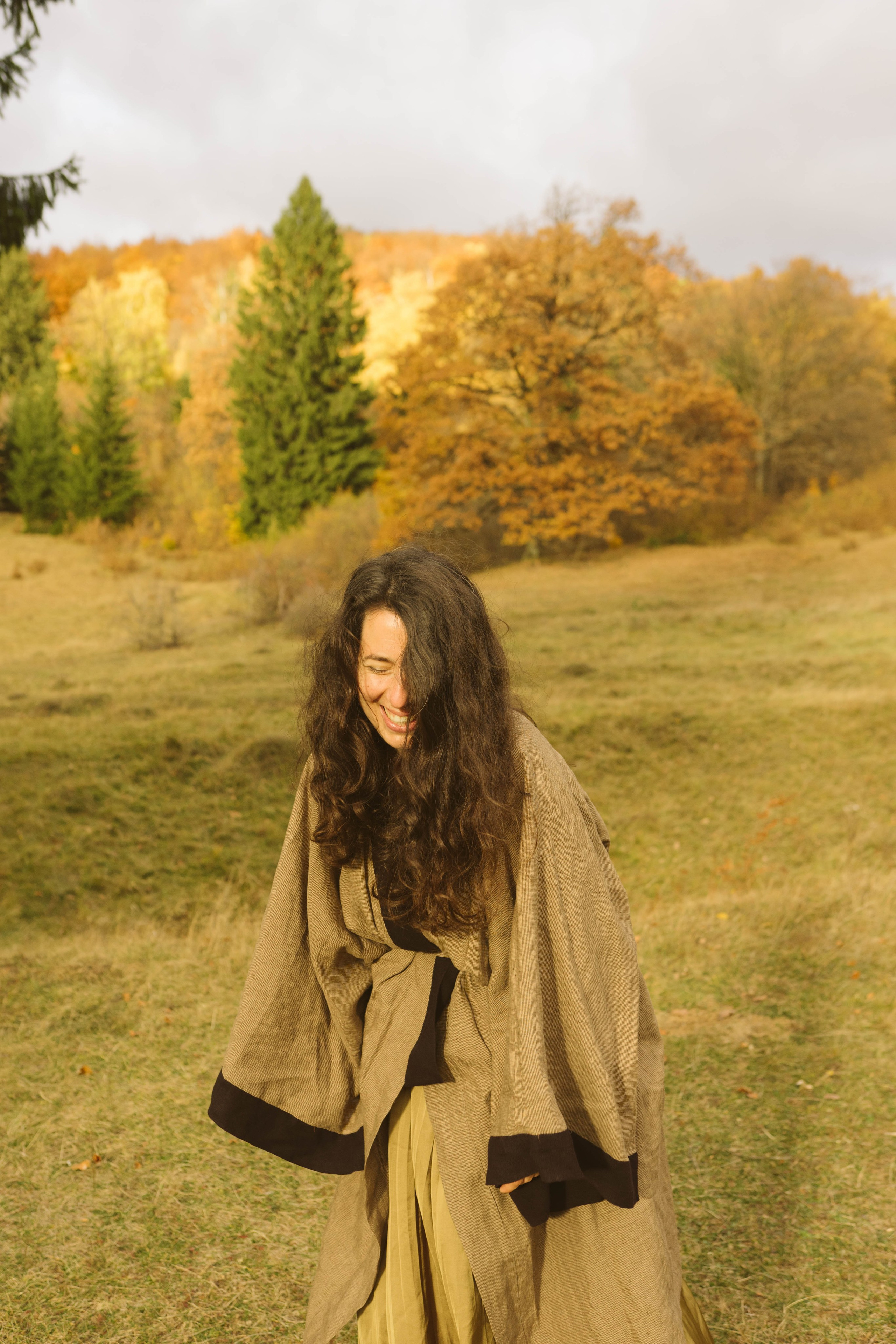 Poveste Toamna Colorata sesiune foto in natura toamna. Madalina Beda- Artist vizual, fotograf, doula la nastere, consultant babywearing Brasov si in toata tara