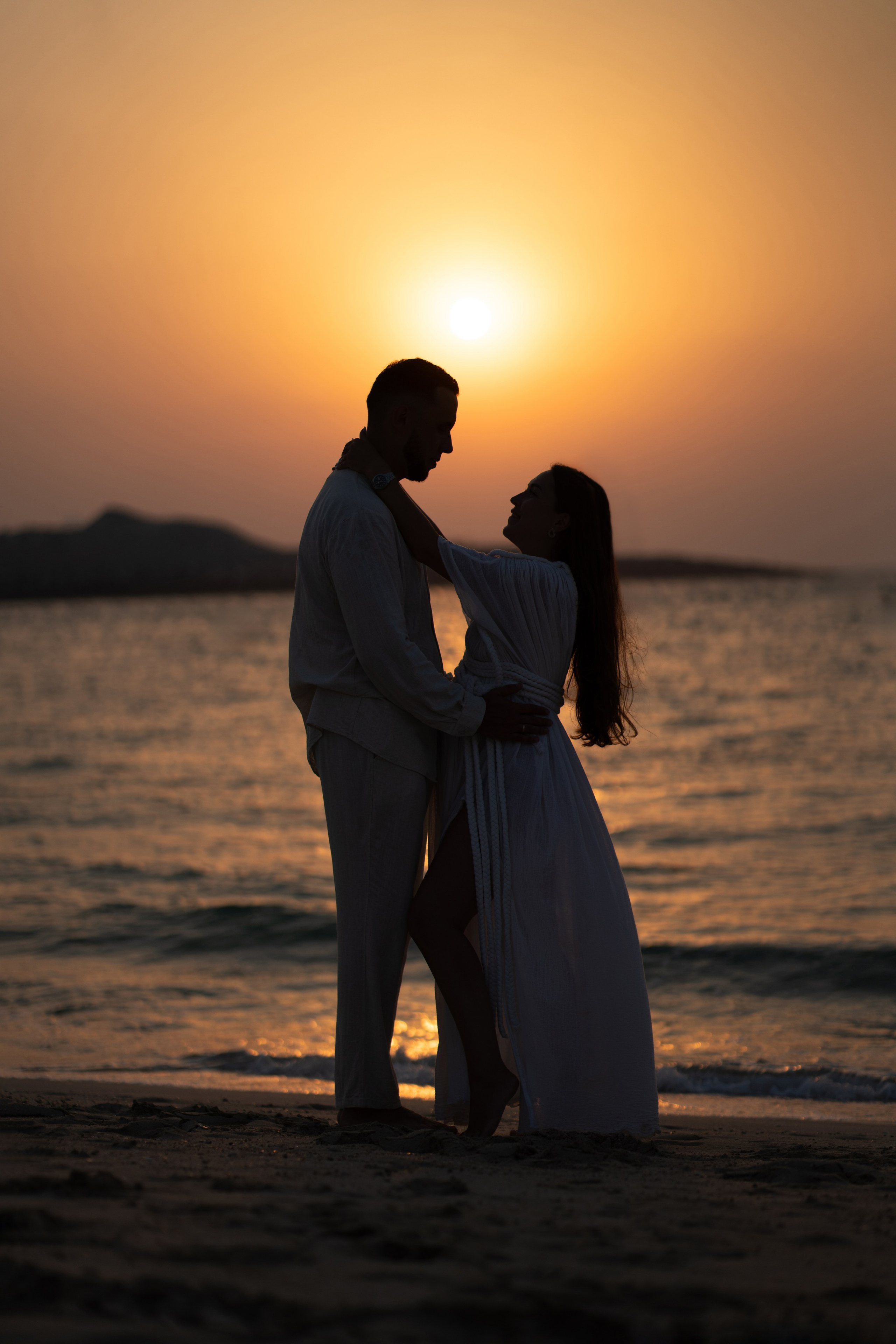 Golden hour, growing love. Angela Iakovleva — Family Photographer in Dubai