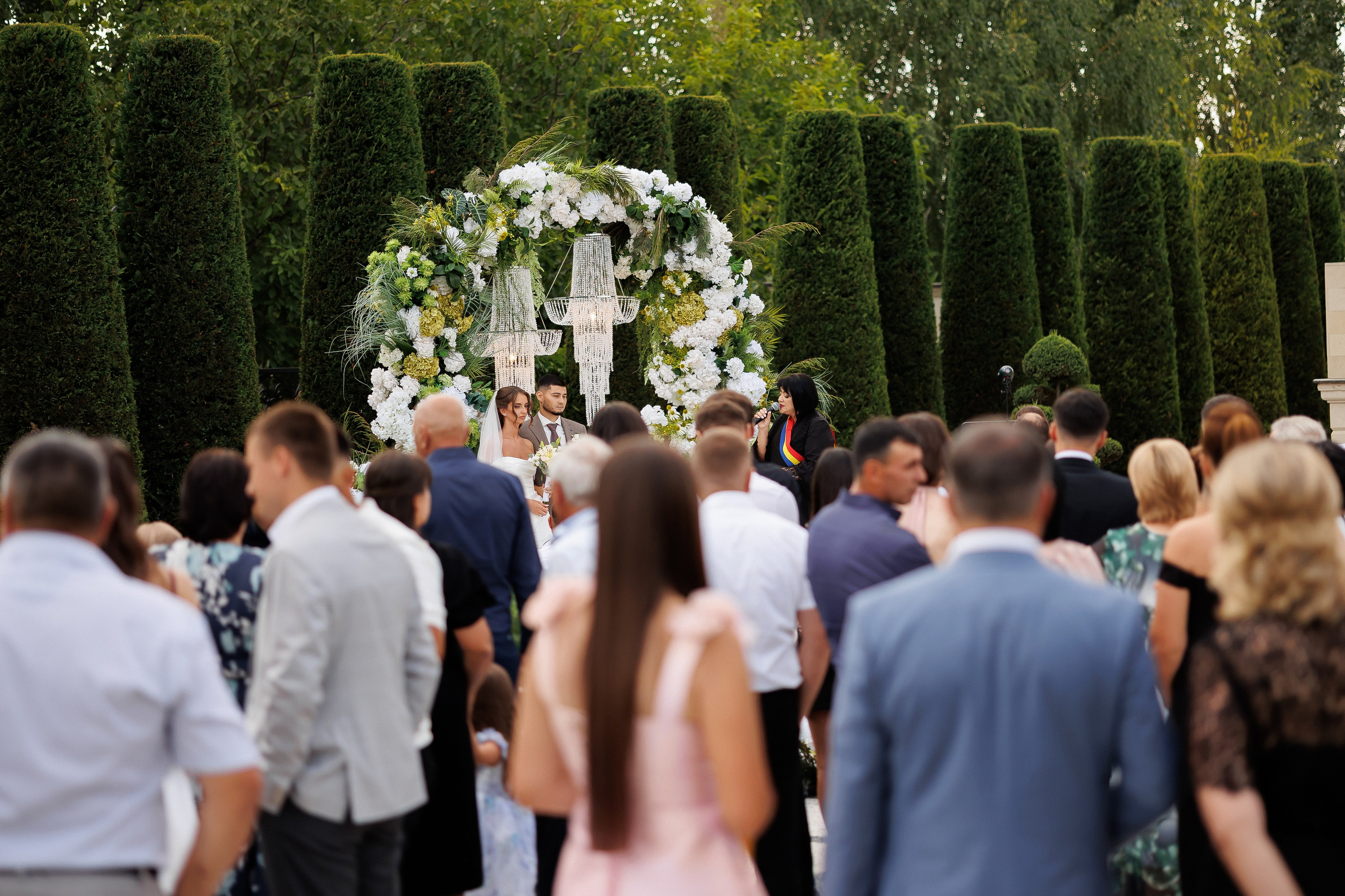 Eugen & Livia — Grand Elysee — Wedding Day. Servicii Foto și Video 067188353