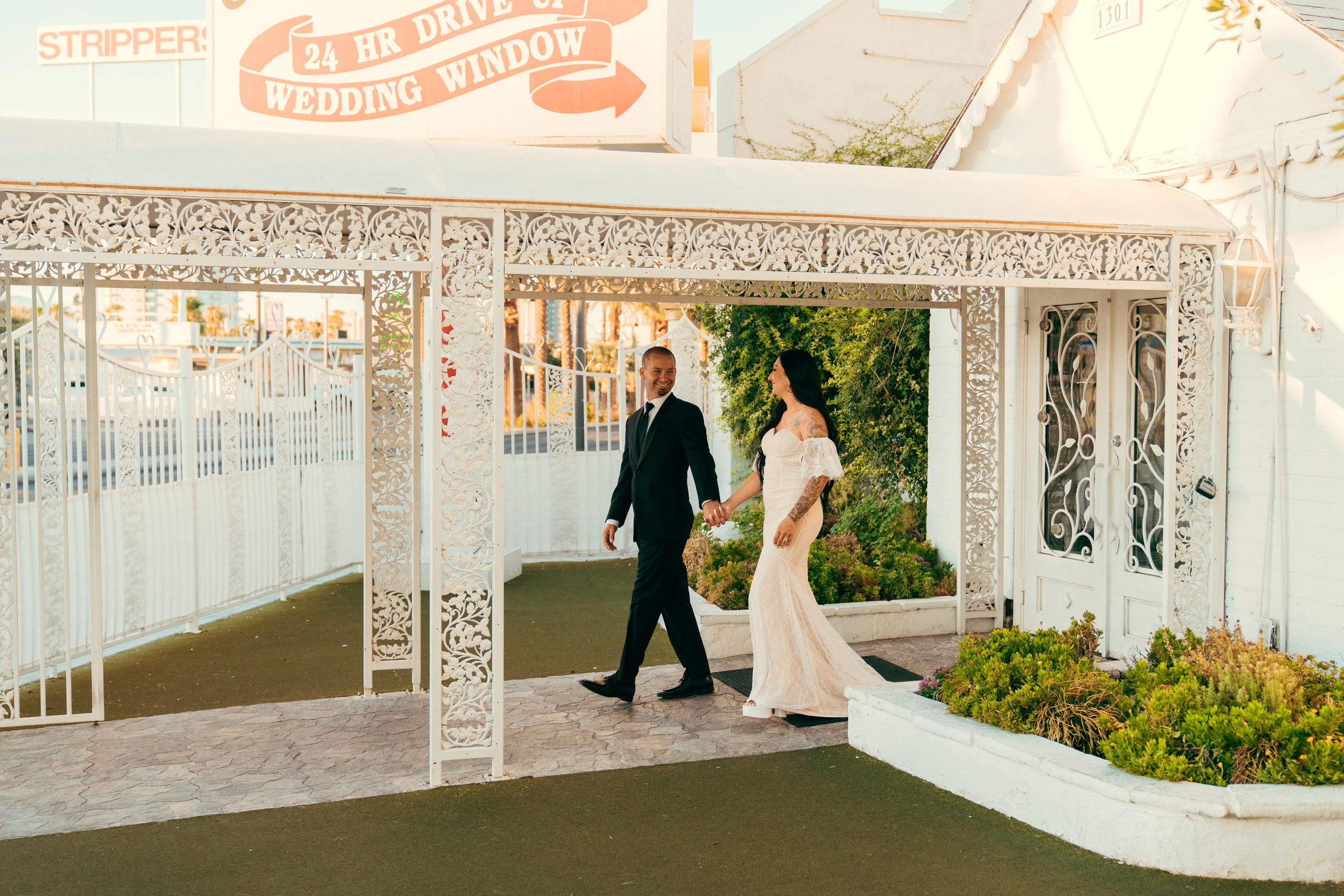 Jessica&Dakoda. Wedding & elopement photographer Viktoriya Kravtsov. Las Vegas