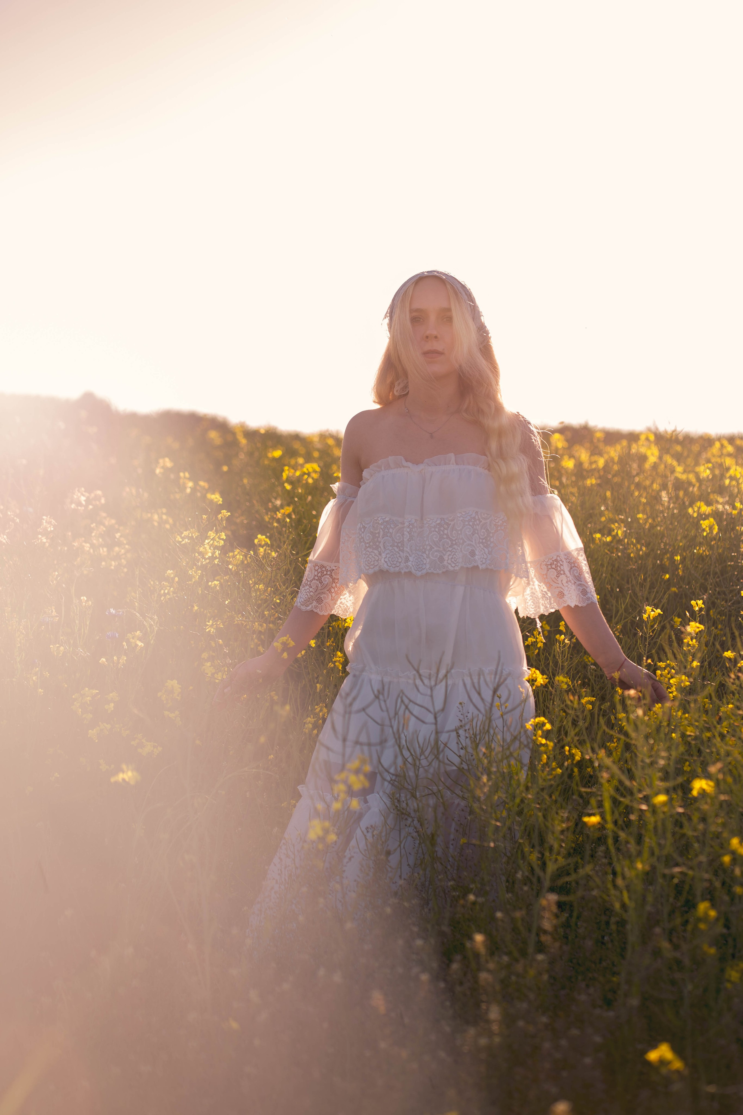 Rapsų laukai su Egle. Fotografija — Olga Bojarin