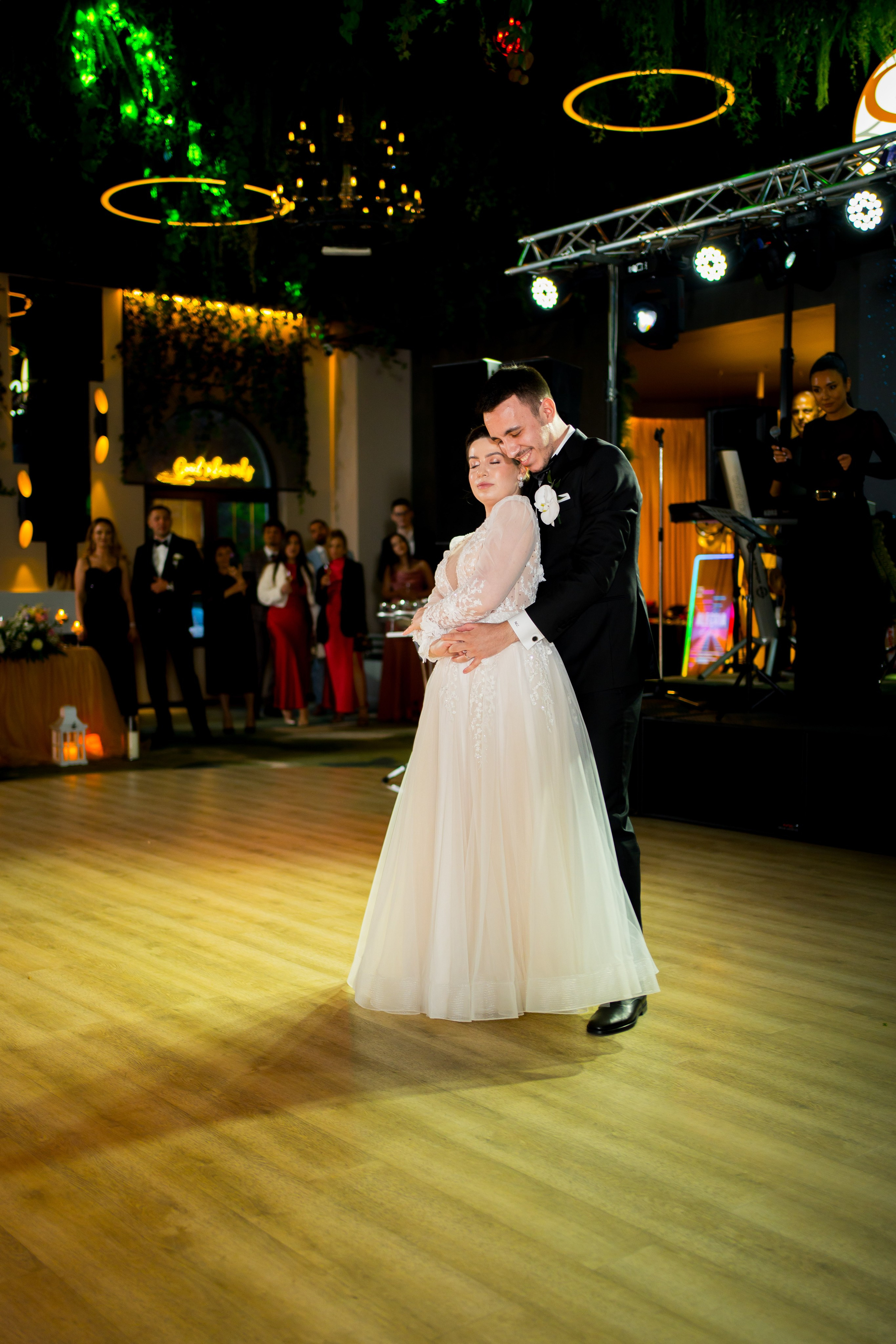 PARTY. Gabriel Florea — Fotograf nuntă București