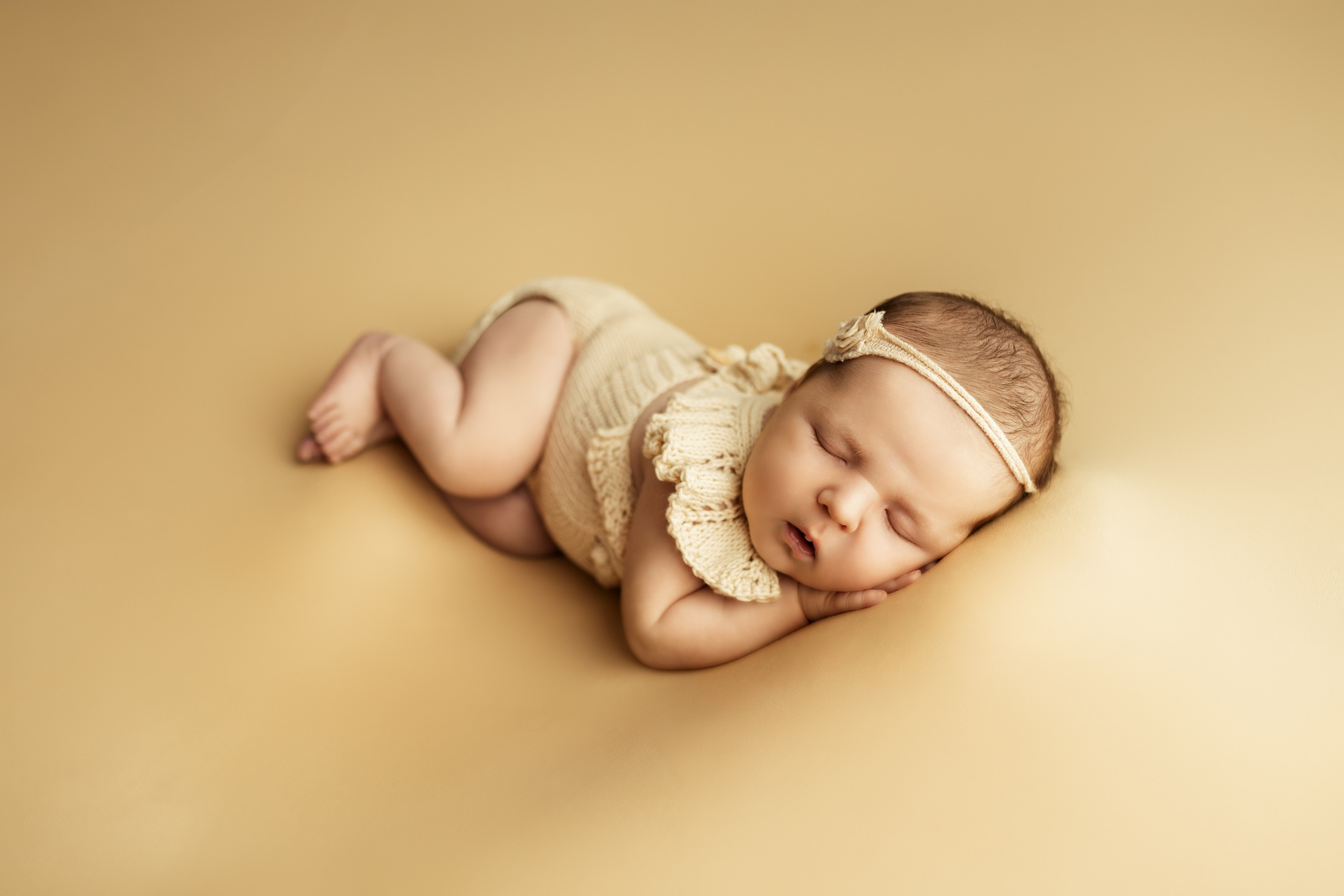 Newborn Classic. Newborn, kids, family photographer based near Zurich, Switzerland