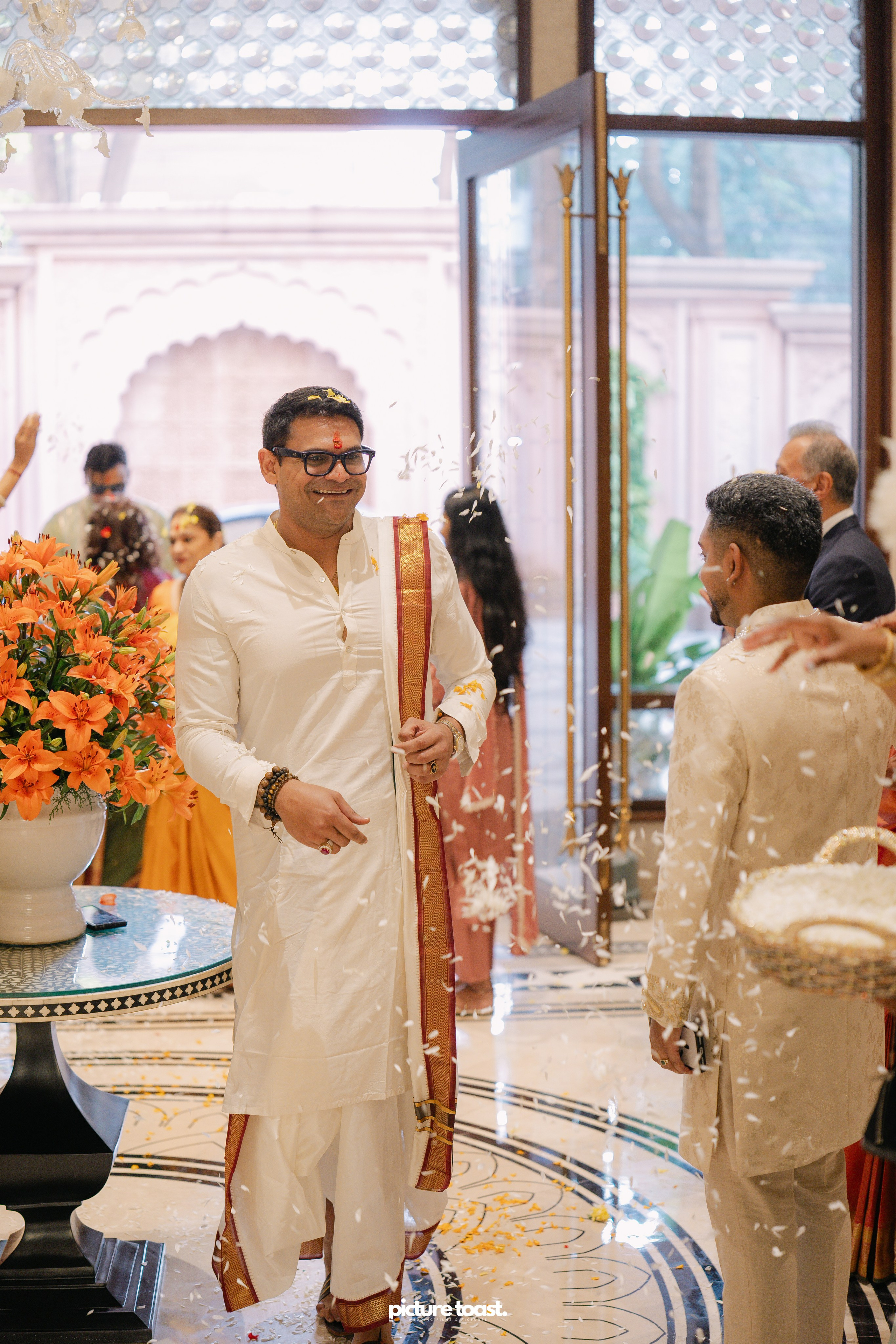 South Indian Wedding Ft. Aashna & Rajiv. Fine art Wedding Photographers in India & Canada