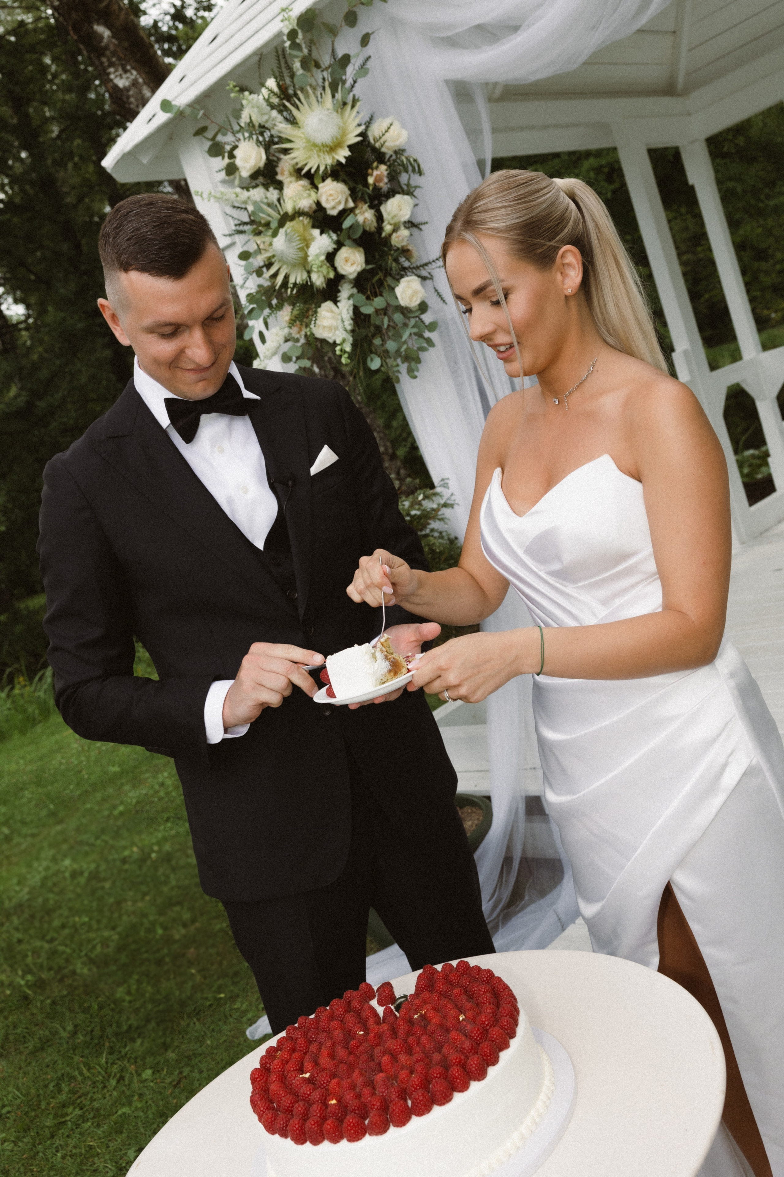 Ieva ir Martynas | Vestuvės Kauno botanikos sode. Vestuvių ir šeimų fotografė Lena Bondarenko / belove photo