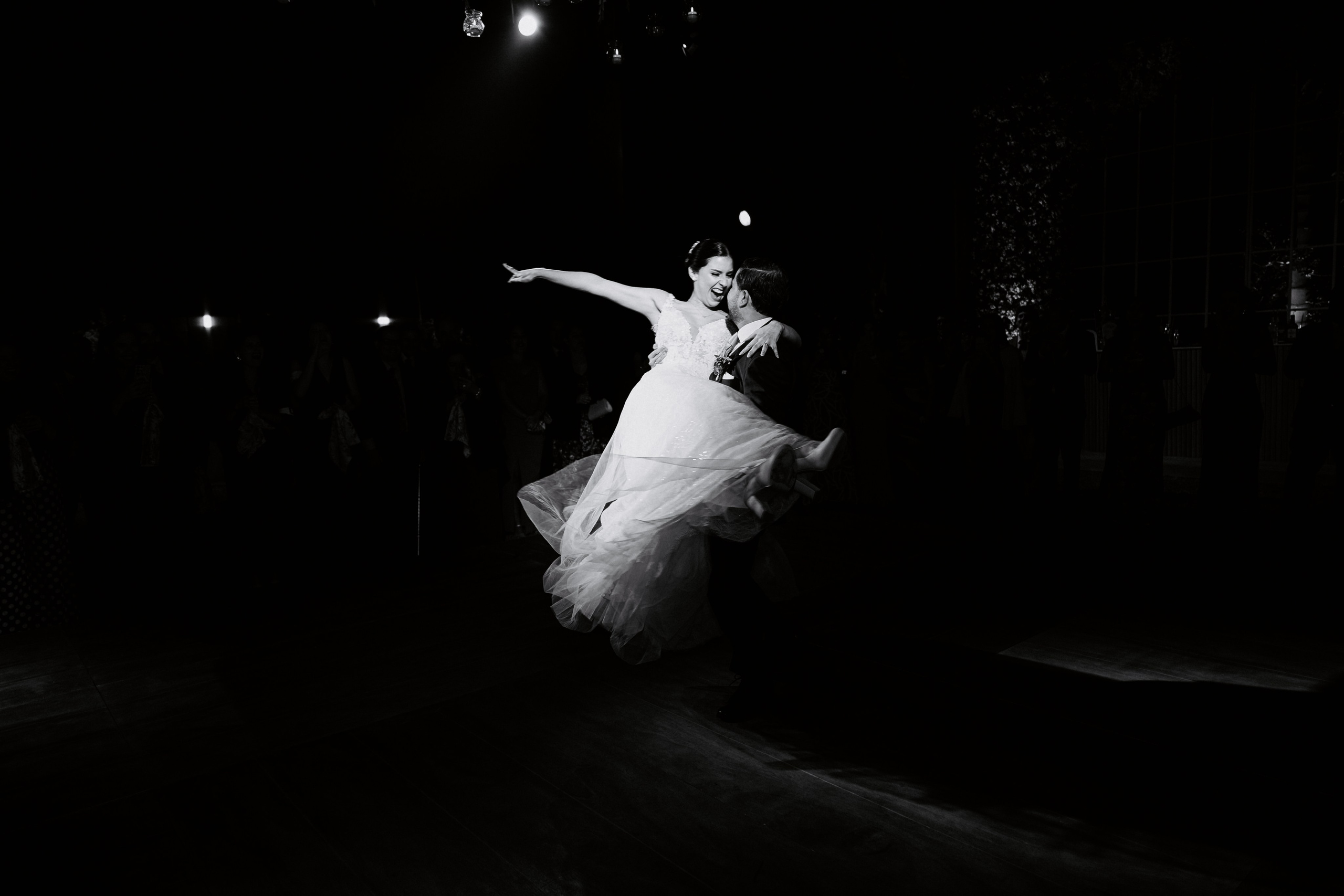 Un vistazo a la fiesta. Fotógrafo de Bodas en Lima | Ronhy Altamirano. Fotografía narrativa y cinematográfica para bodas, quinceañeras y eventos exclusivos