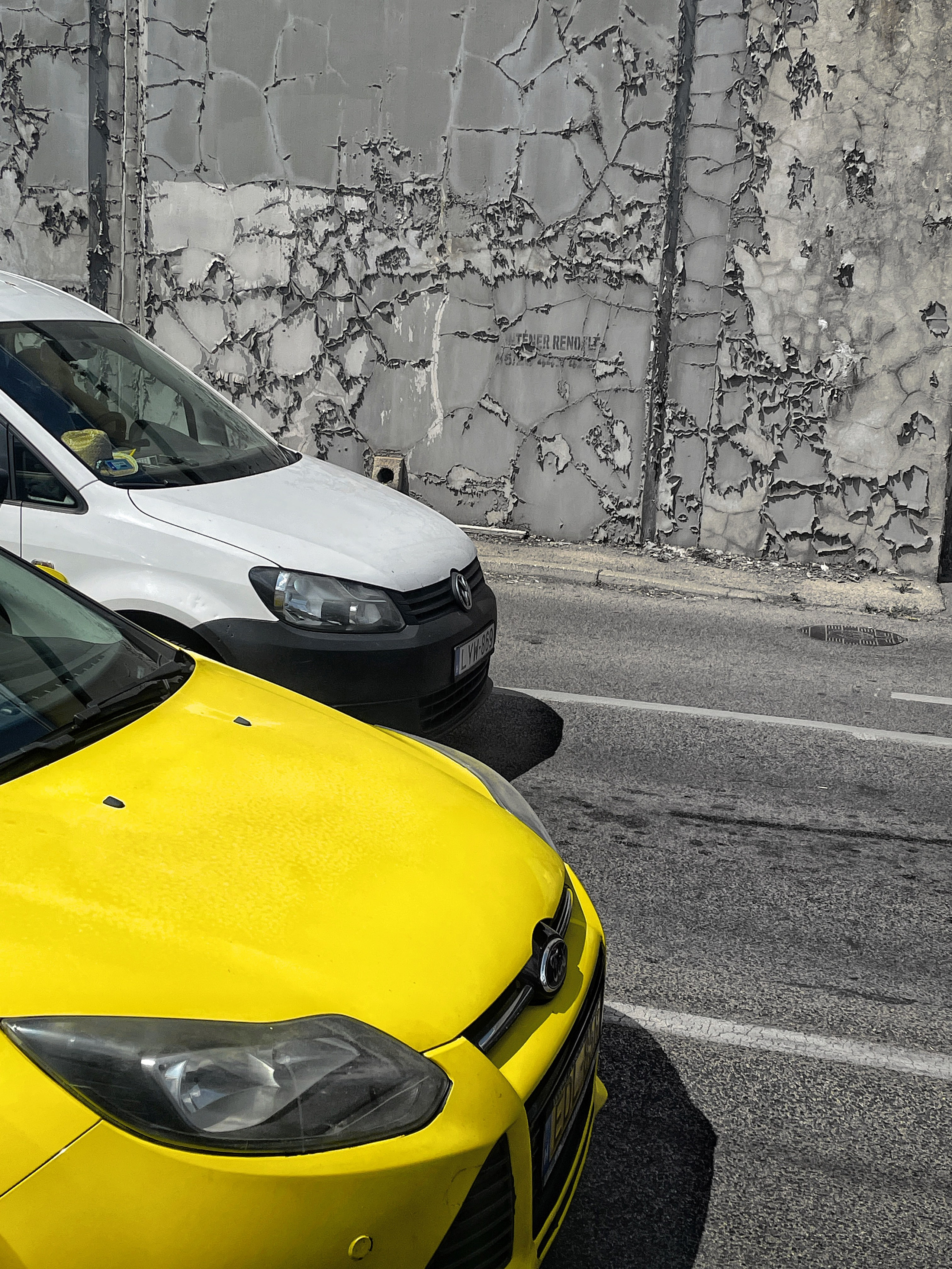 Yellow and white | Budapest 2026 | IPHONE 12 PRO