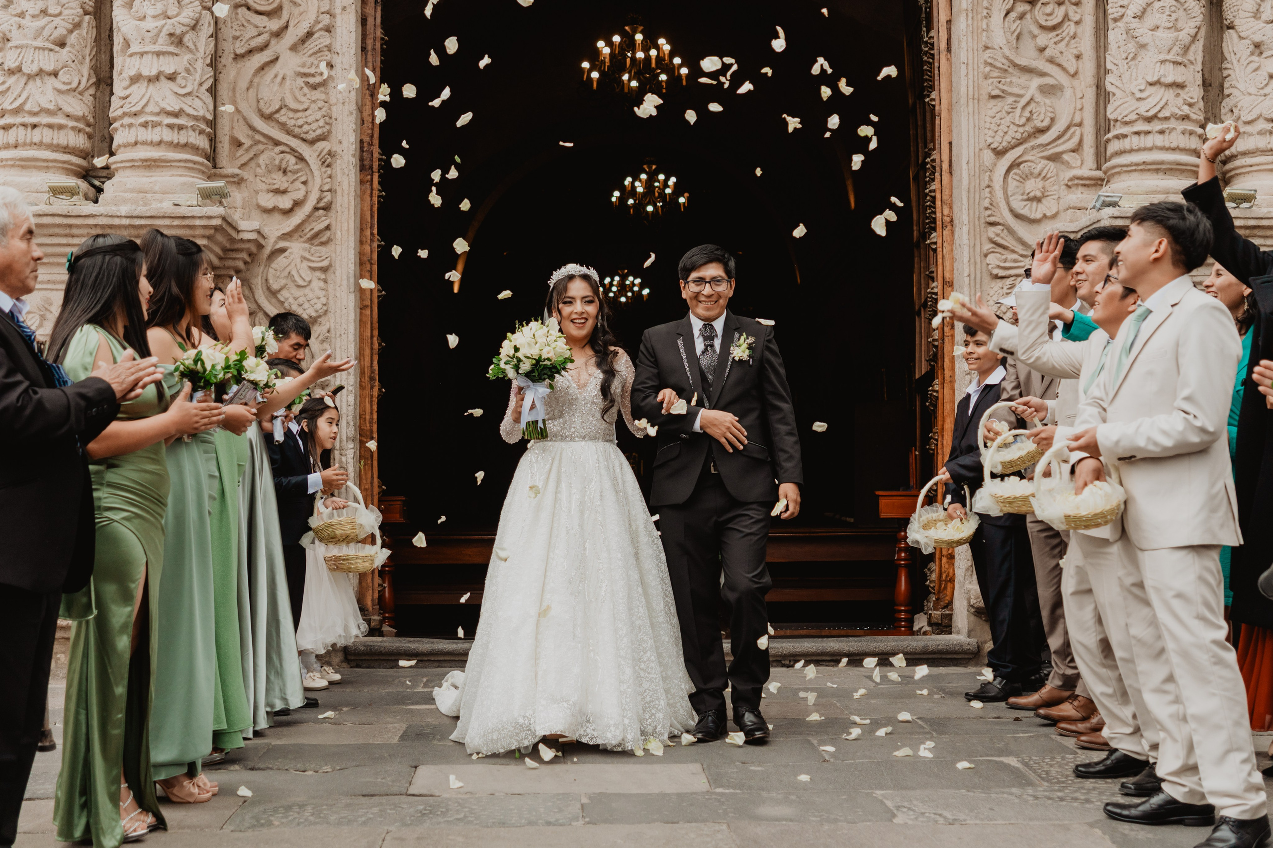 FERNANDO + MARIBEL | BODA RELIGIOSA. Studio KVTA | Fotografía y Video de Bodas en Arequipa