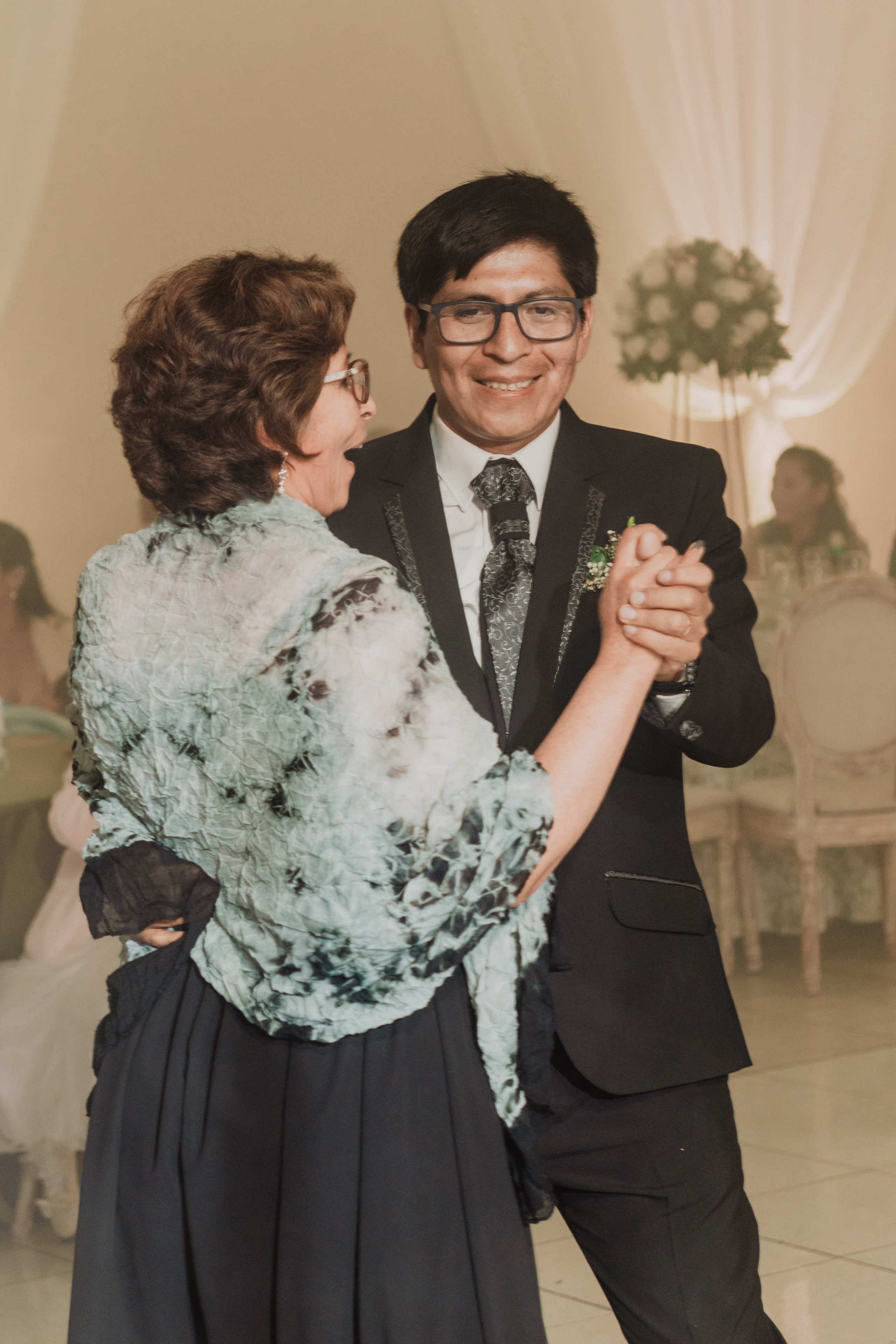 FERNANDO + MARIBEL | BODA RELIGIOSA. Studio KVTA | Fotografía y Video de Bodas en Arequipa