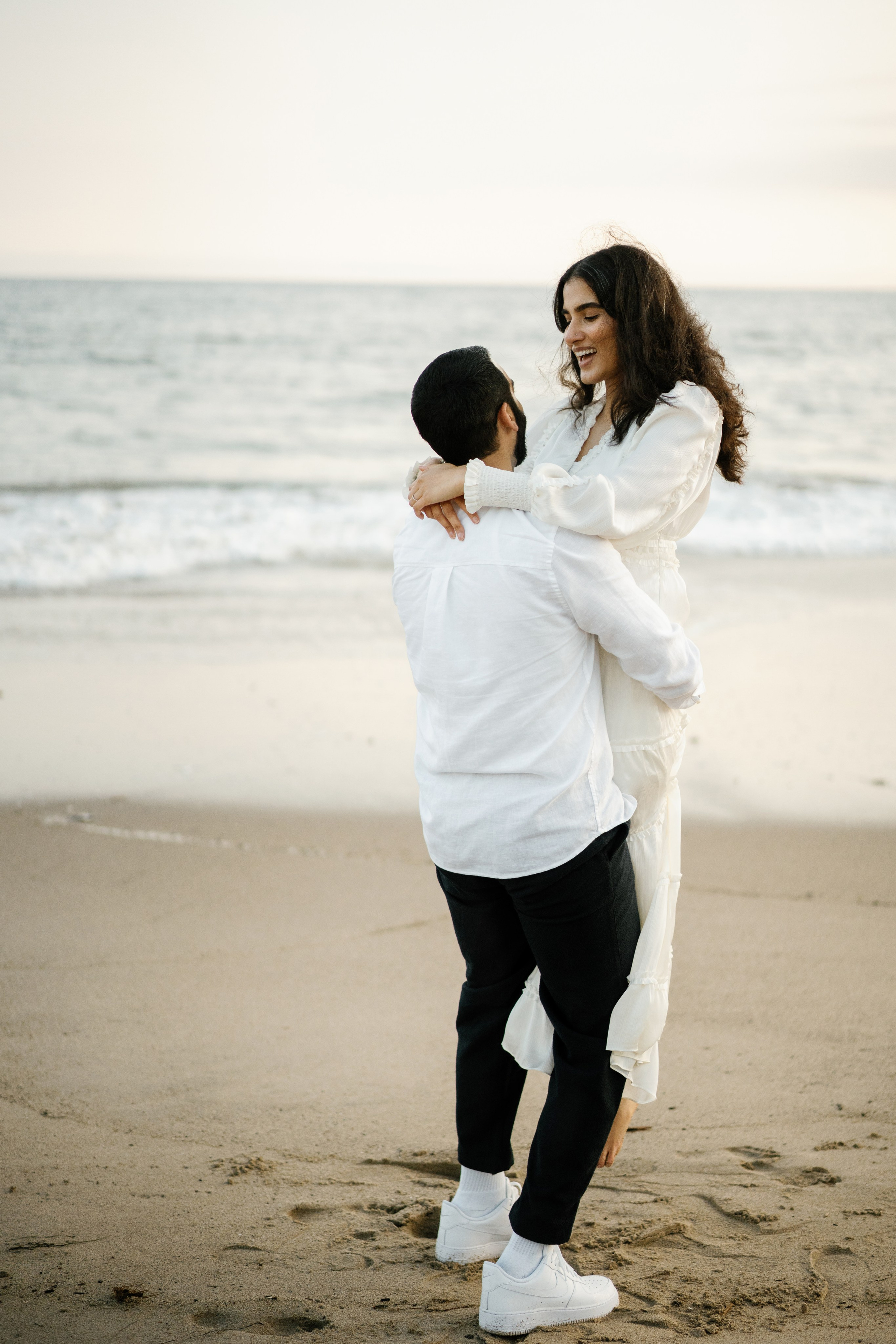 Santa Monica Sunset Engagement Photoshoot. Wedding Photography & Videography Team in California, Los Angeles, San Francisco, San Diego and Travel