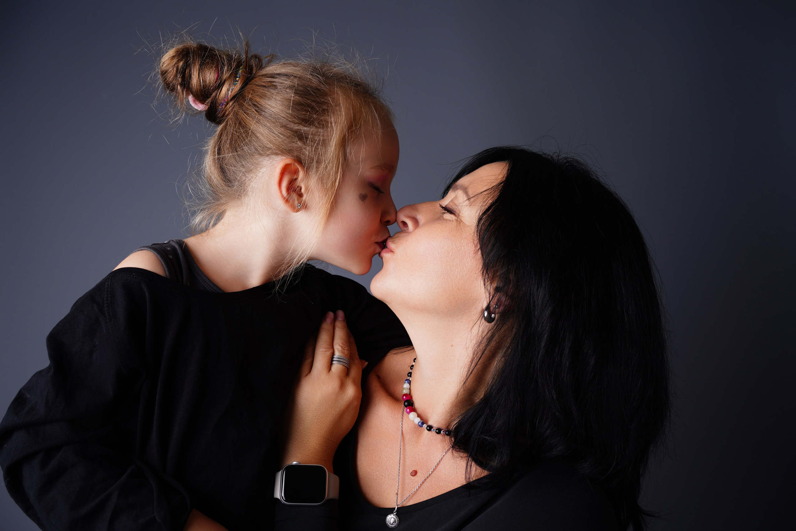 Familieshooting. Neugeborenenfotografin und Retoucher in Augsburg Nastassia Schneider