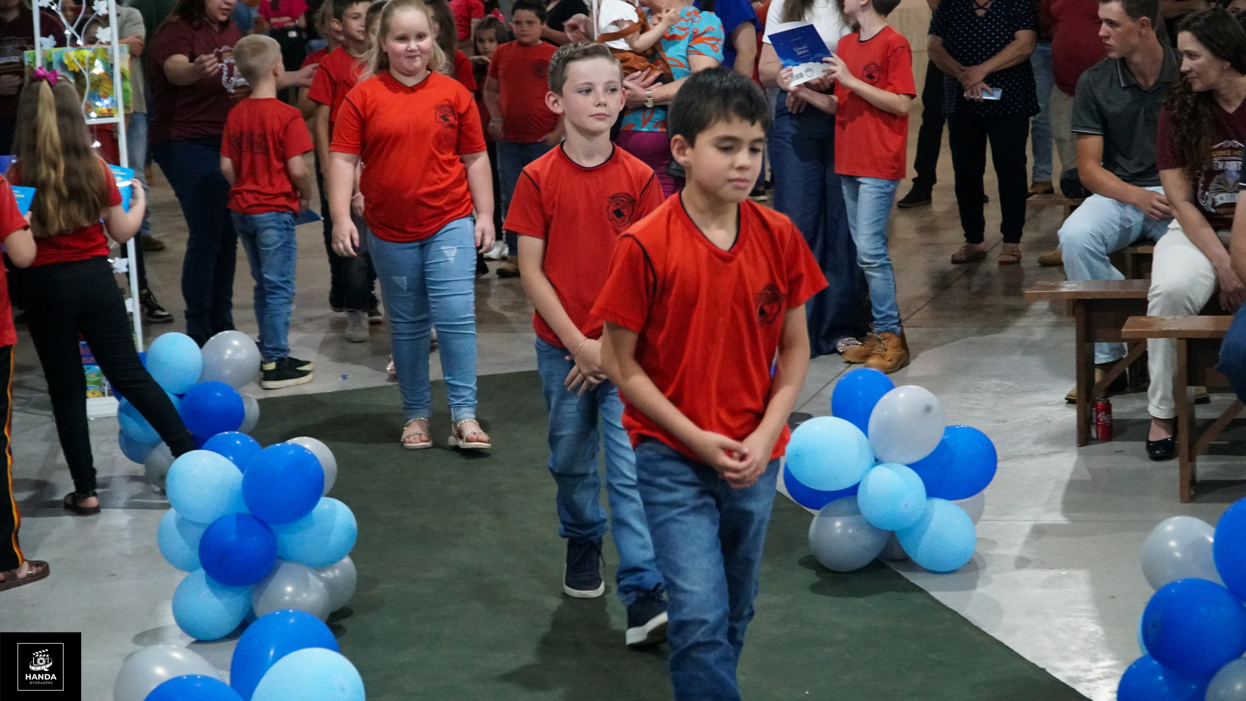 Noite autógrafos colégio Aurélio Buarque de Holanda. Handa Produções