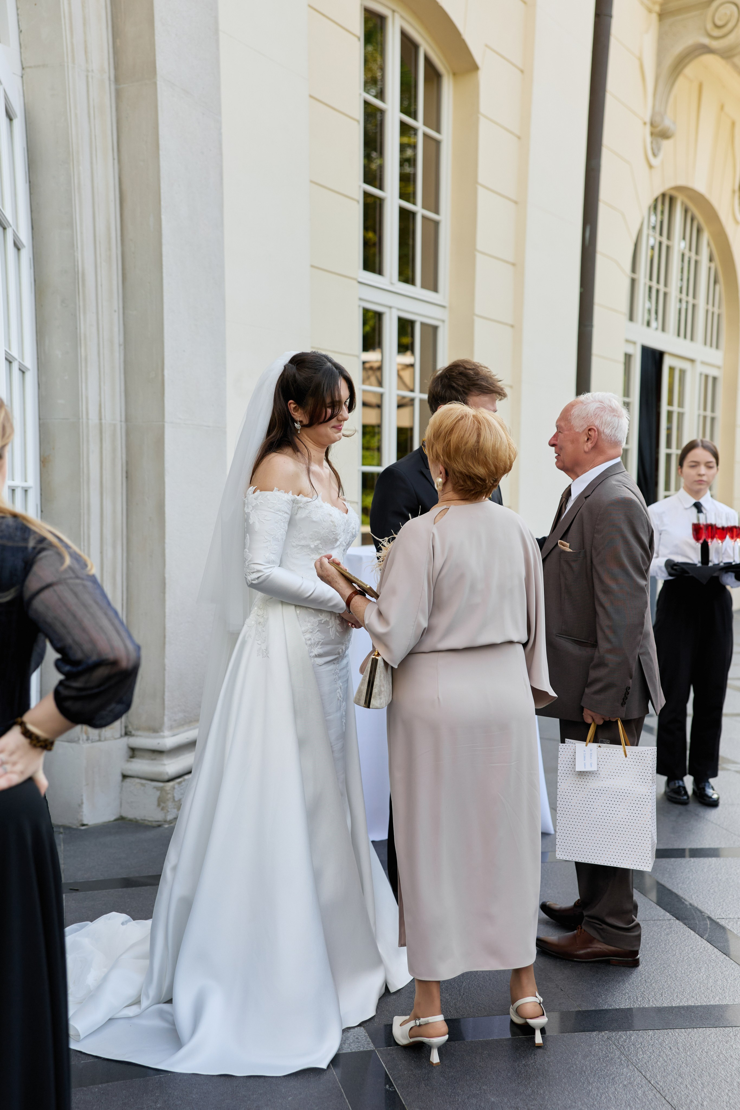 Wiktoria & Kacper. Pałac Goetz. Fotograf ślubny i rodzinny w Krakowie Yana Klymova