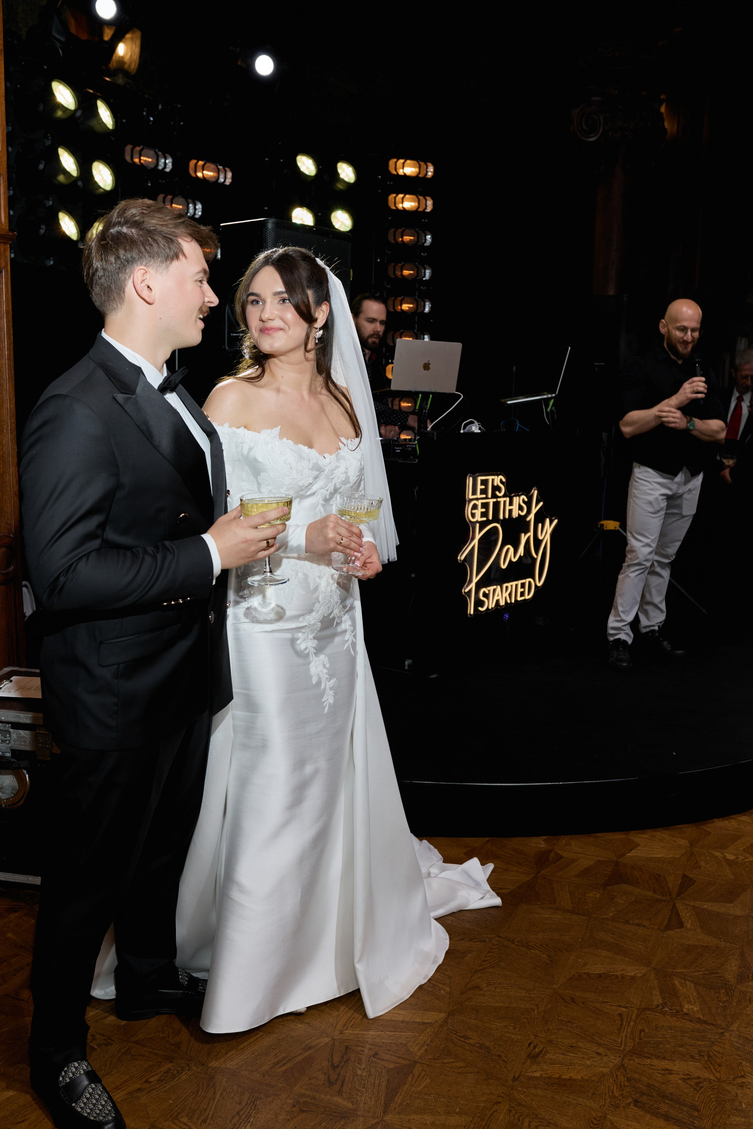 Wiktoria & Kacper. Pałac Goetz. Fotograf ślubny i rodzinny w Krakowie Yana Klymova