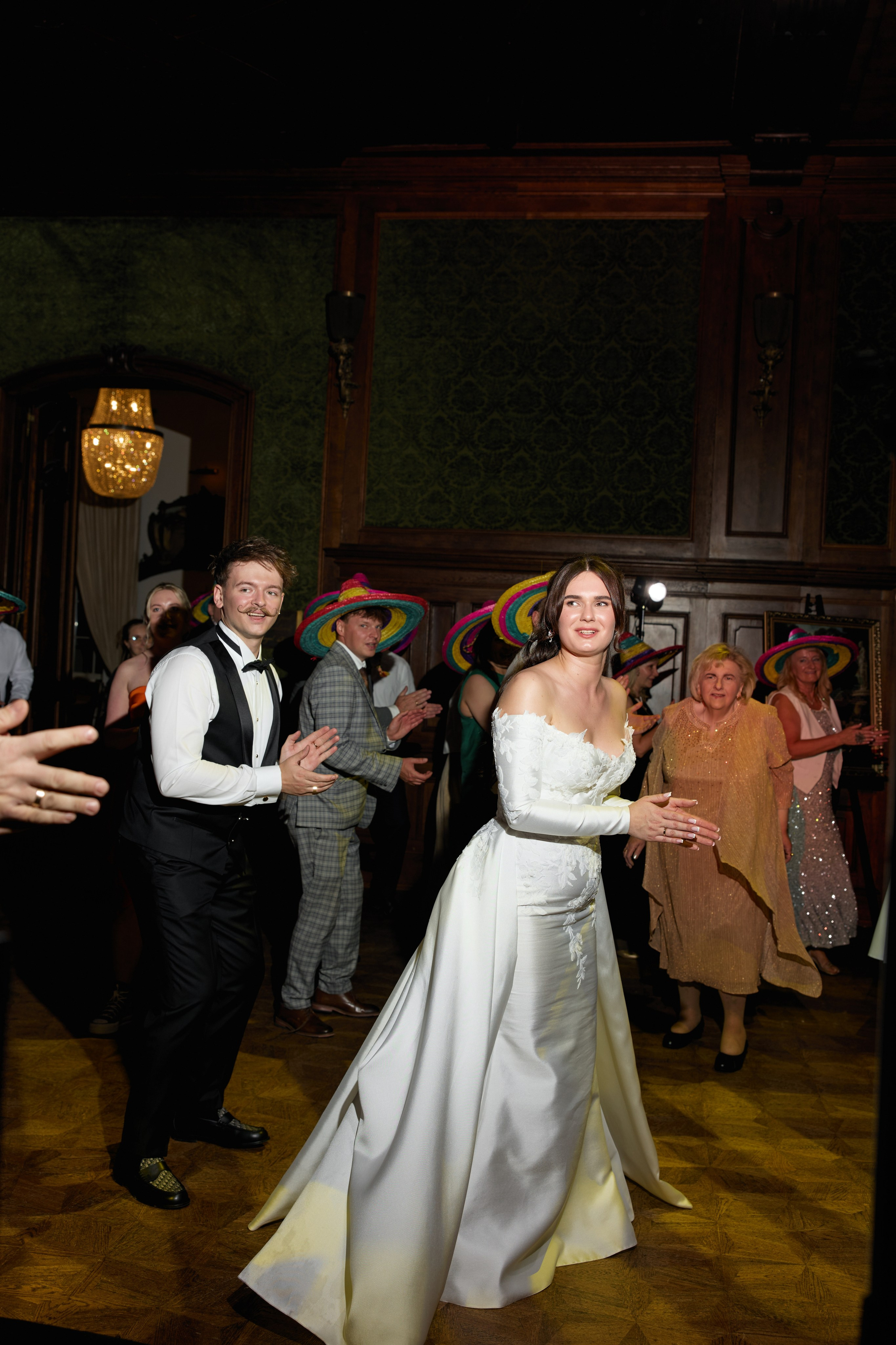Wiktoria & Kacper. Pałac Goetz. Fotograf ślubny i rodzinny w Krakowie Yana Klymova