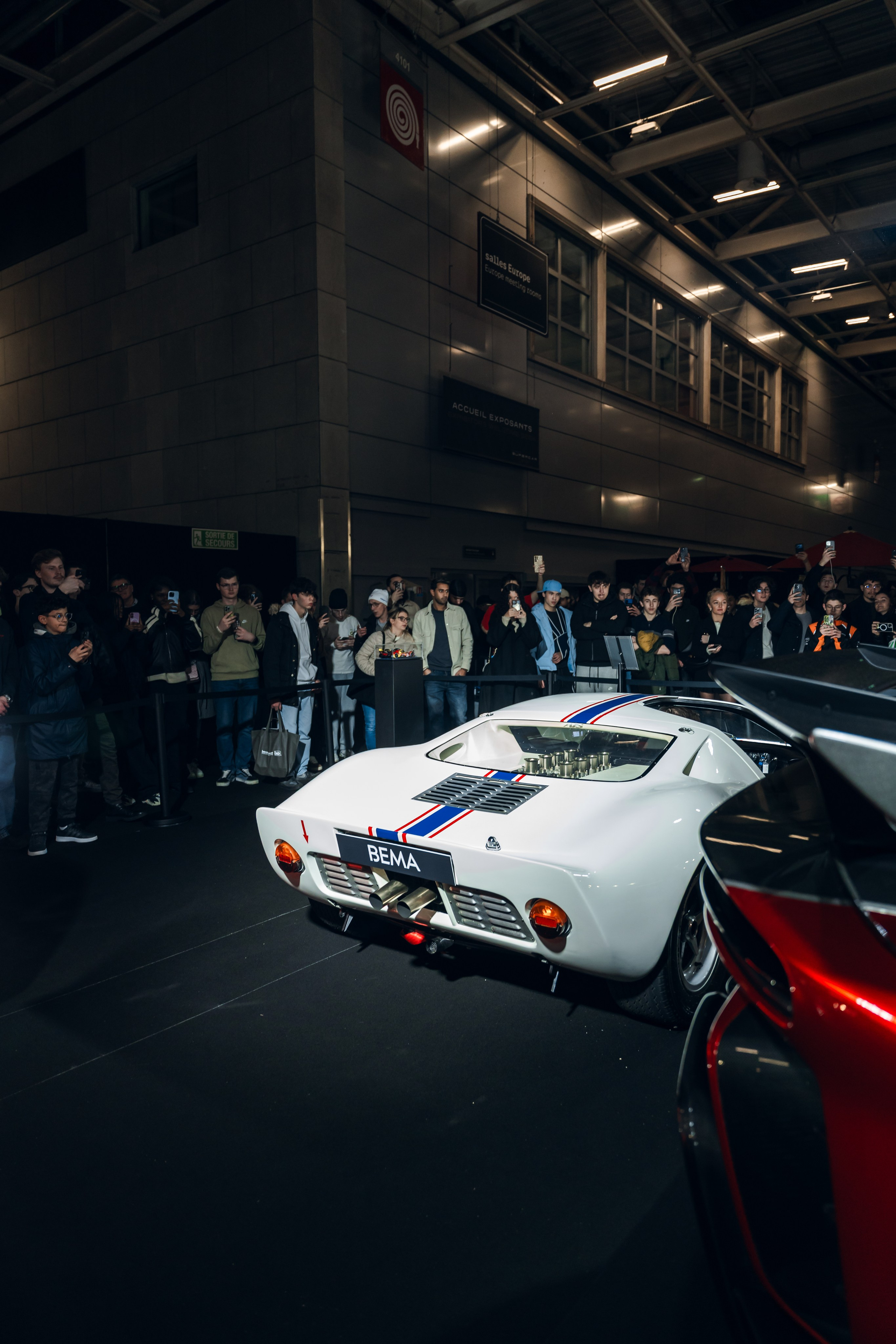 Retromobile 2026. Photographe de voitures à Paris — Vitalii Motruk