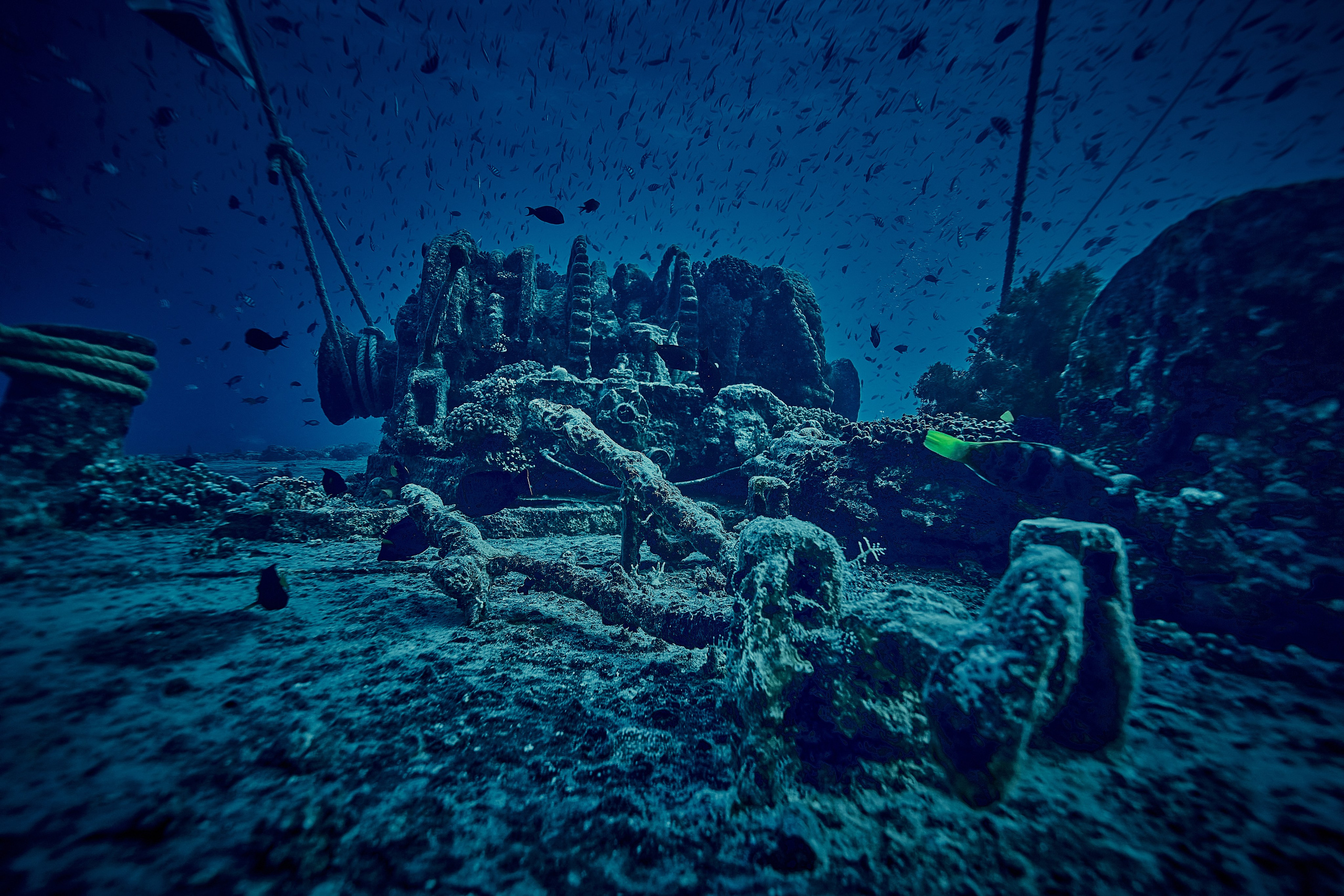 Underwater photographer Andriej Szypilow - photos of the mysterious SS Thistlegorm - sunken ship in the red sea