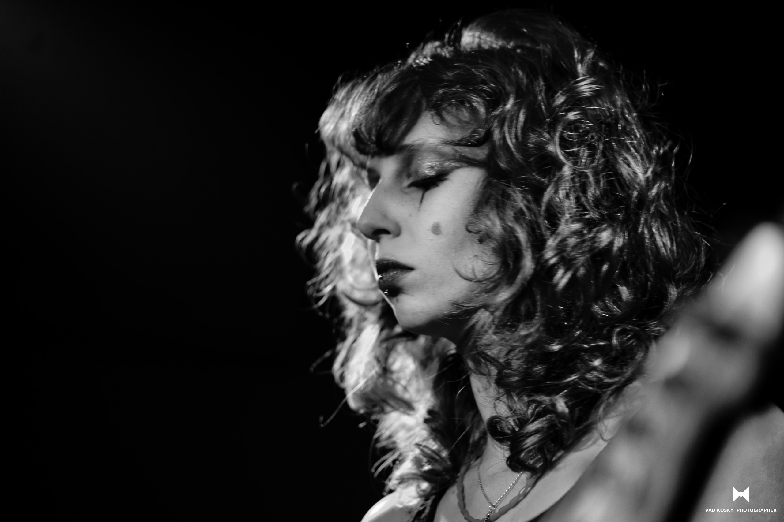 Crimson bass — Mary Bar Haifa 28.11.25. Vad Kosky Photographer