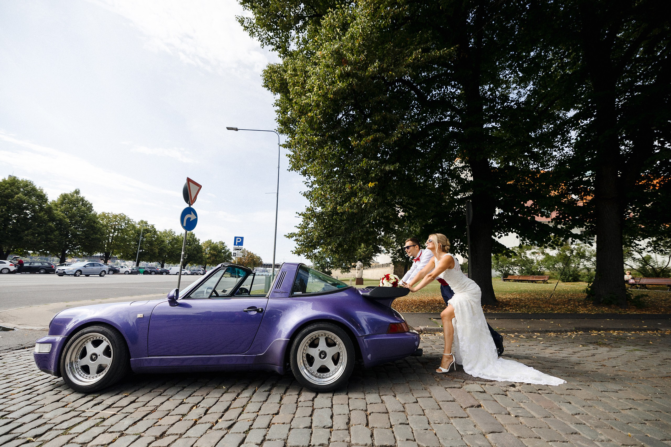 Юбилей свадьбы — 10 лет вместе, Porsche, страсть и стильная фотосессия в Риге. Евгений Тимофеев | Свадебный и контент-фотограф и видеограф в Риге