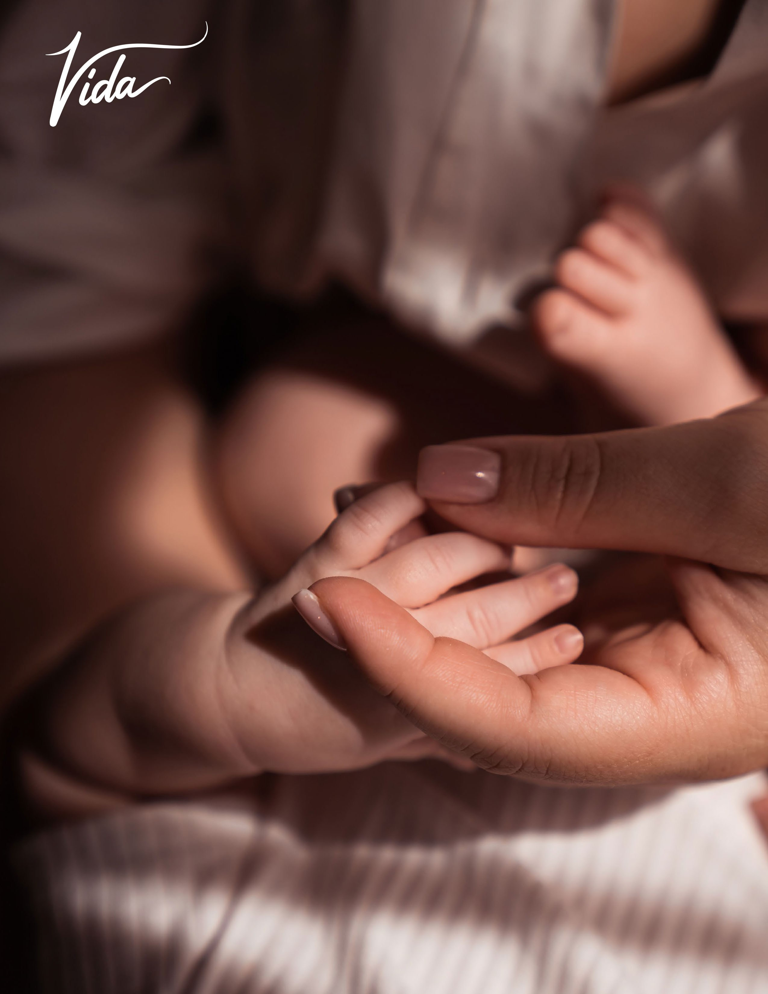 Vida magazine. Issue June'24 “Motherhood”. Wedding & elopement photographer Viktoriya Kravtsov. Las Vegas